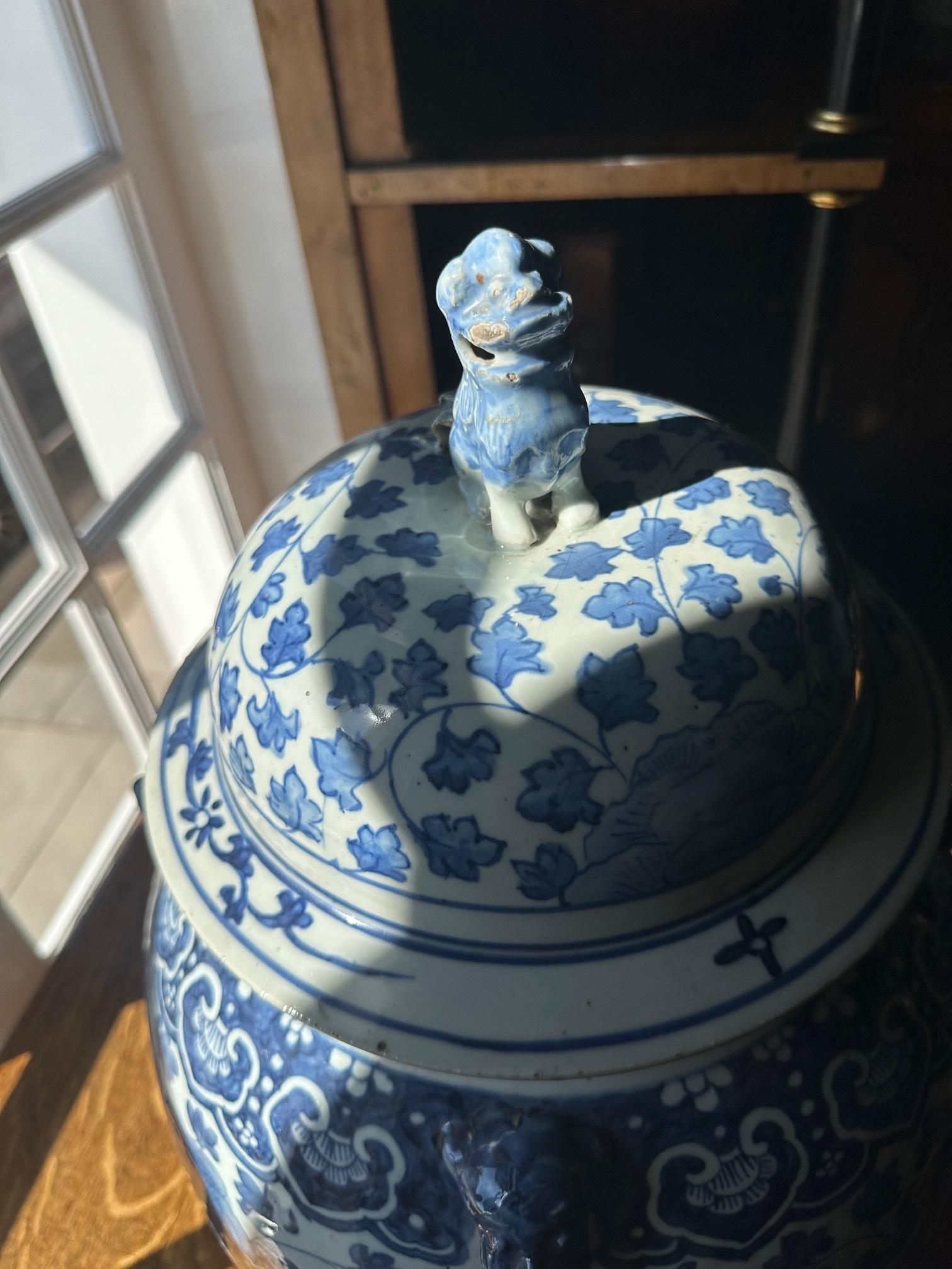 Antico vaso cinese blu e bianco con grande coperchio a forma di tempio Antiquariato Los Angeles in vendita 11