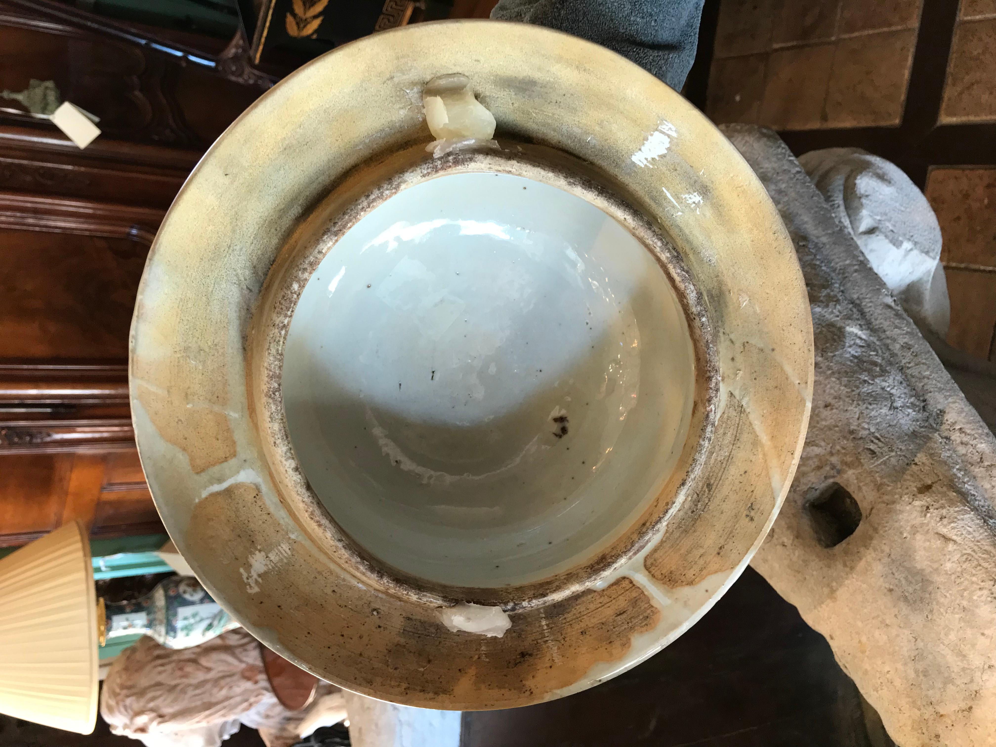 Antico vaso cinese blu e bianco con grande coperchio a forma di tempio Antiquariato Los Angeles In condizioni buone in vendita a West Hollywood, CA