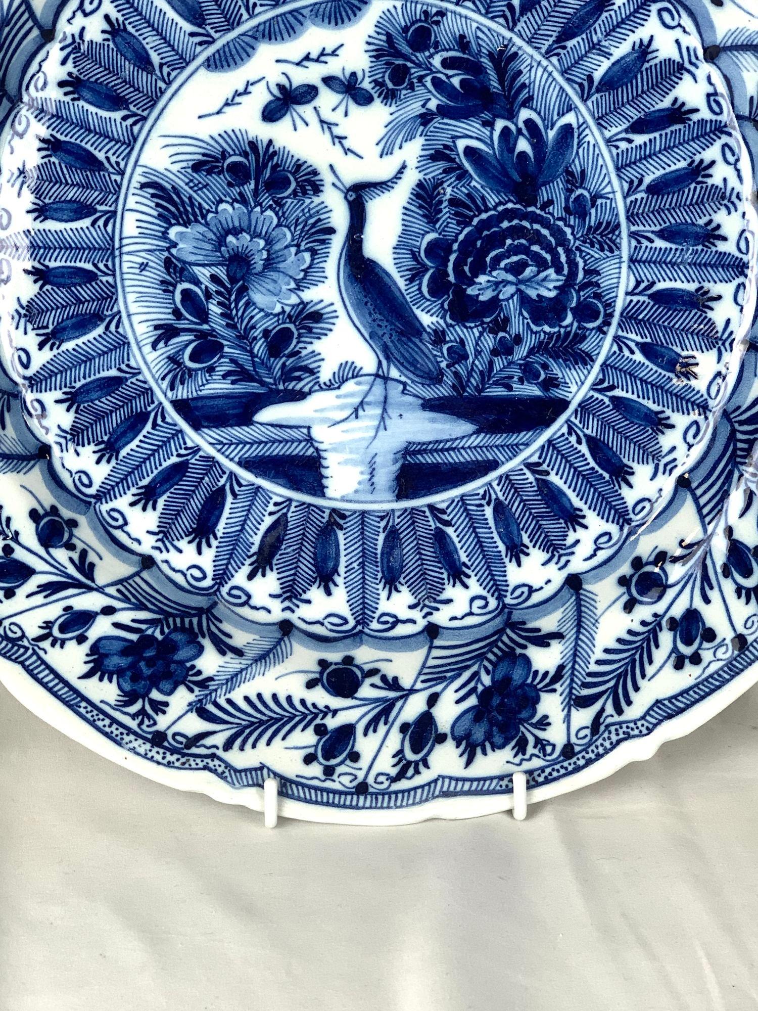 Antique Chargeur bleu et blanc de Delft par De Klaauw (The Claw) Pays-Bas Ca. 1780 en vente 2