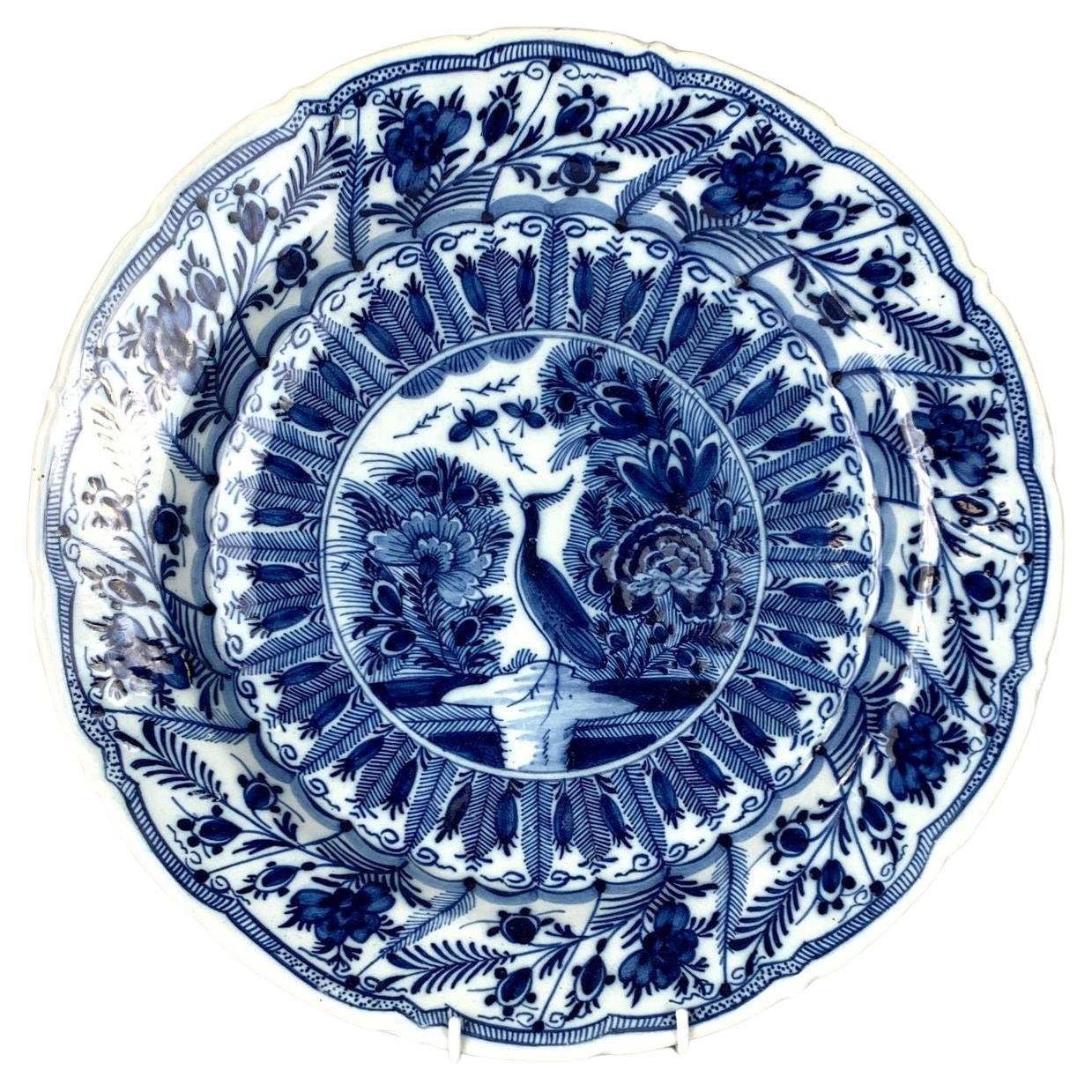 Antique Chargeur bleu et blanc de Delft par De Klaauw (The Claw) Pays-Bas Ca. 1780 en vente