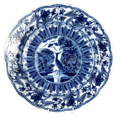 Antiguo Cargador Azul y Blanco de Delft por De Klaauw (The Claw) Países Bajos Ca. 1780