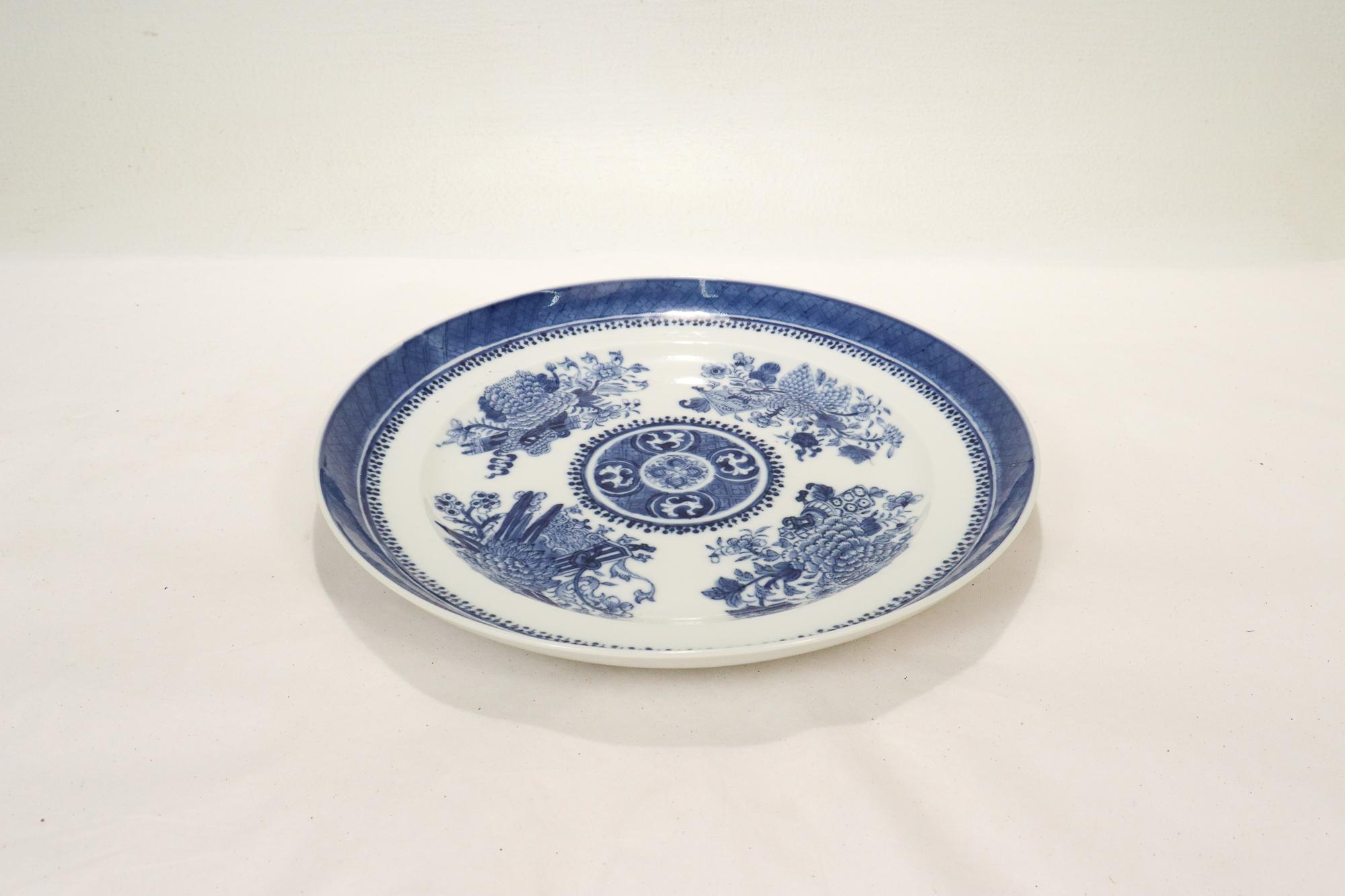 Antiker chinesischer Export-Porzellanteller mit blauem und weißem Fitzhugh-Muster, antik im Angebot 5