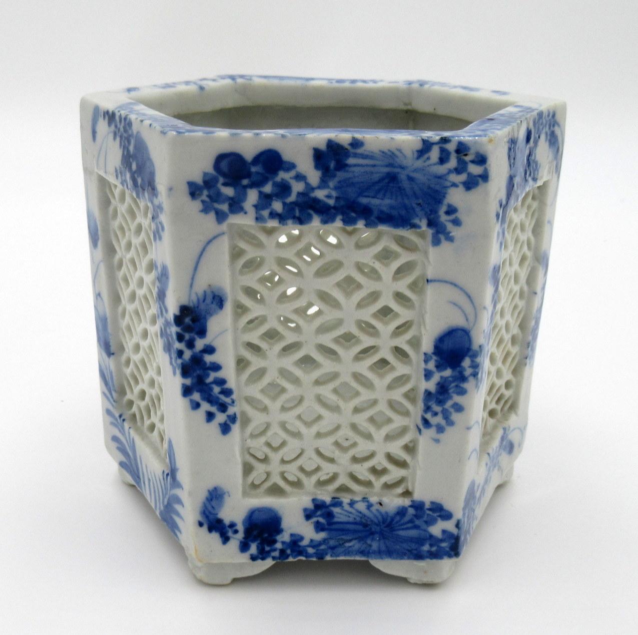 Antique Blue White Japanese Chinese Export Reticulated Hexagonal Porcelain Vase In Good Condition In Dublin, Ireland