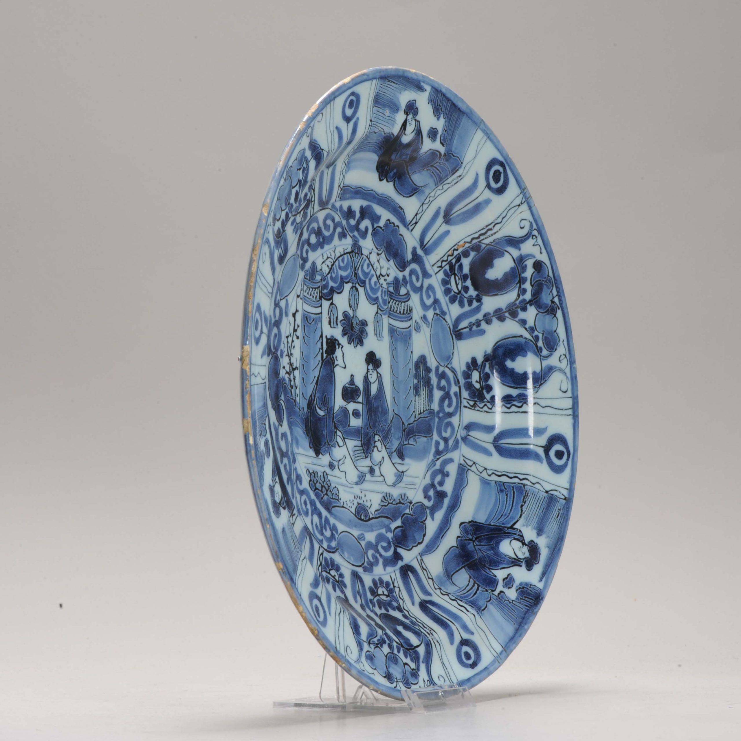 Fino al XVIII secolo Antico caricatore di terracotta olandese in stile Kraak blu e bianco, XVII C. in vendita