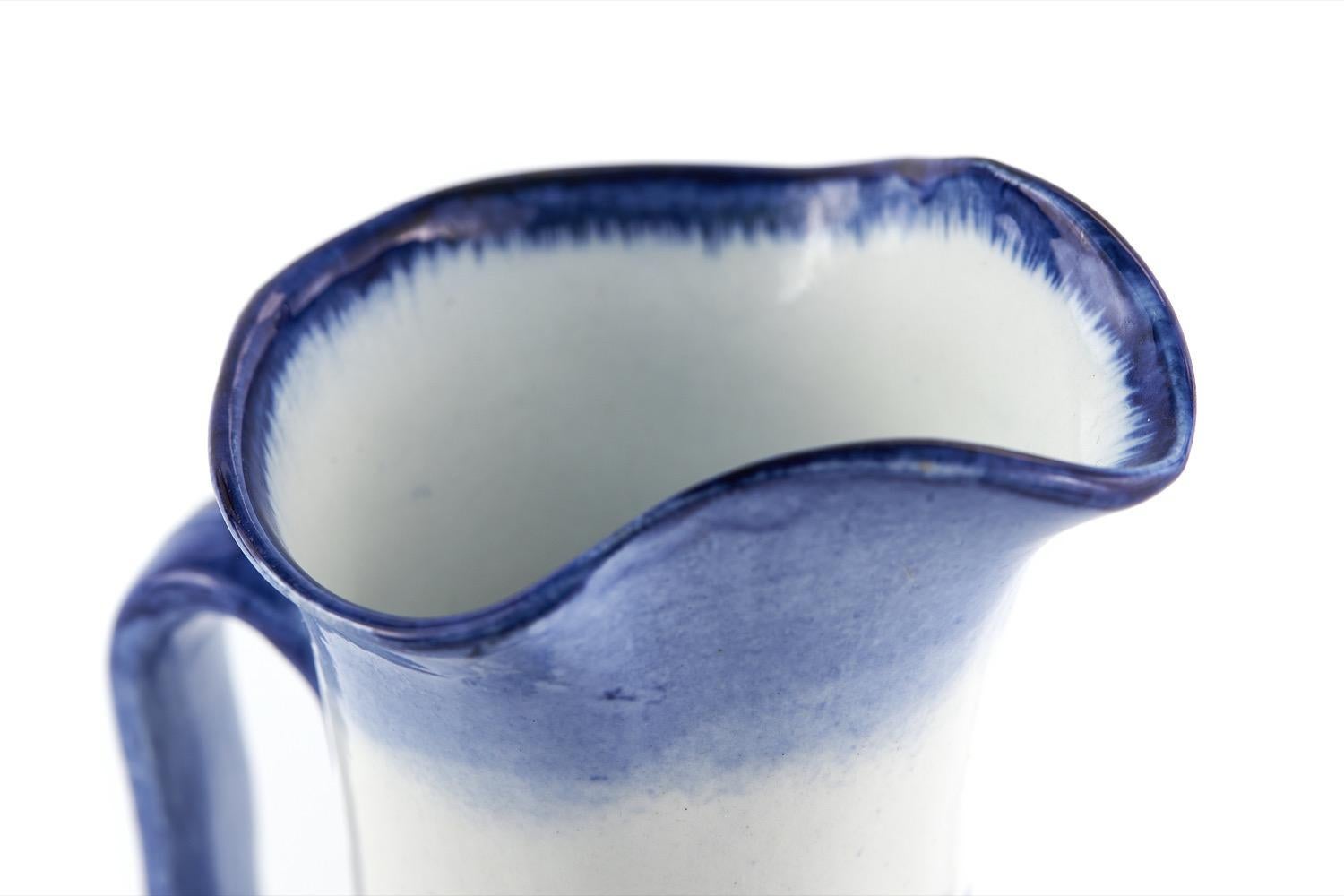 Ceramica Antica brocca a vento Norfolk blu e bianca in vendita