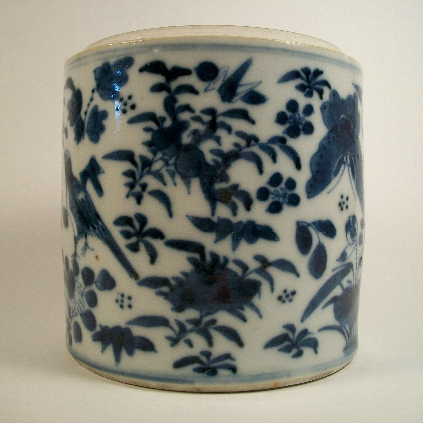 Qing Antique Blue & White Porcelain Tea Caddy, Hand Painted, China, 19th Century For Sale