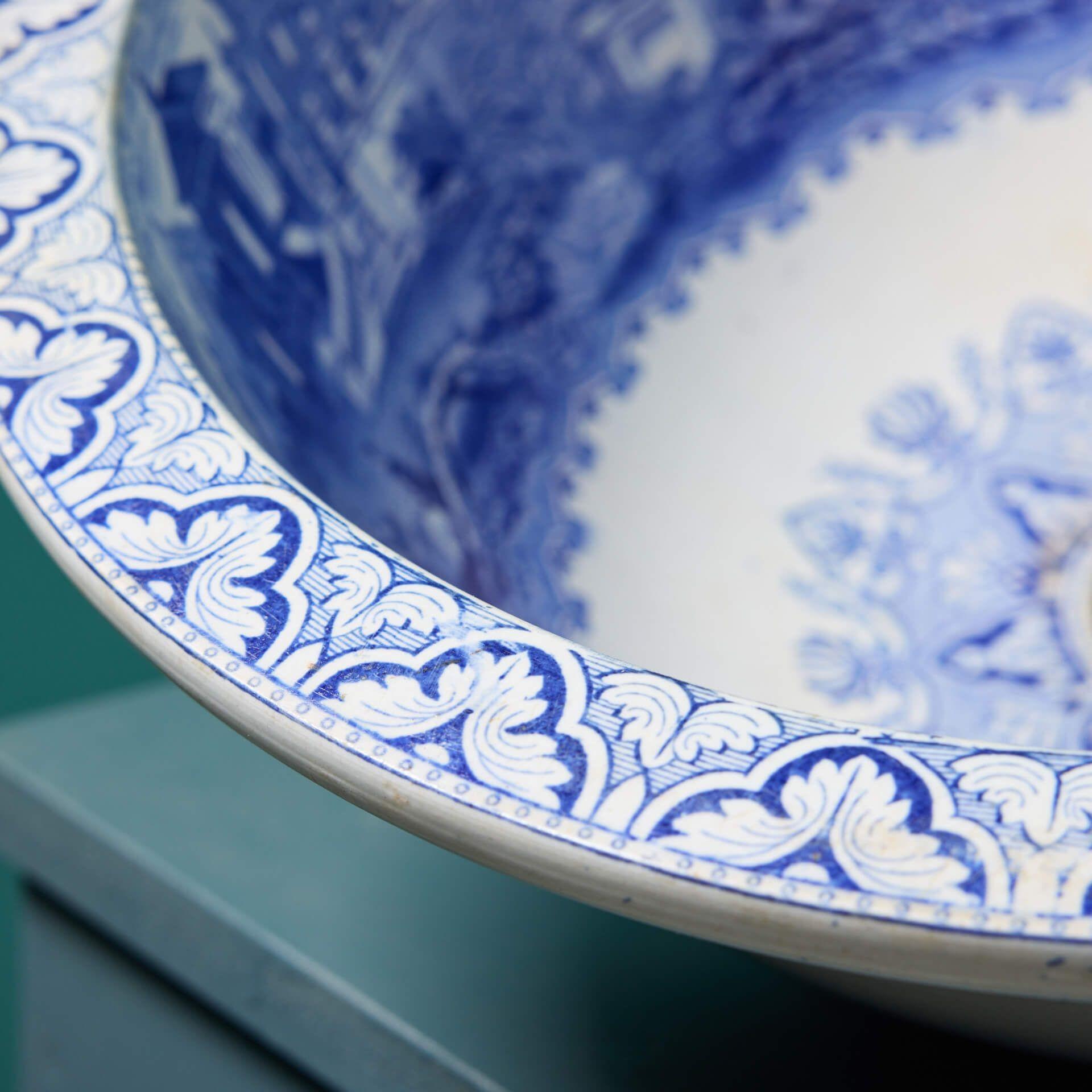 Antique Blue & White Transfer Print Bowl Sink In Fair Condition For Sale In Wormelow, Herefordshire