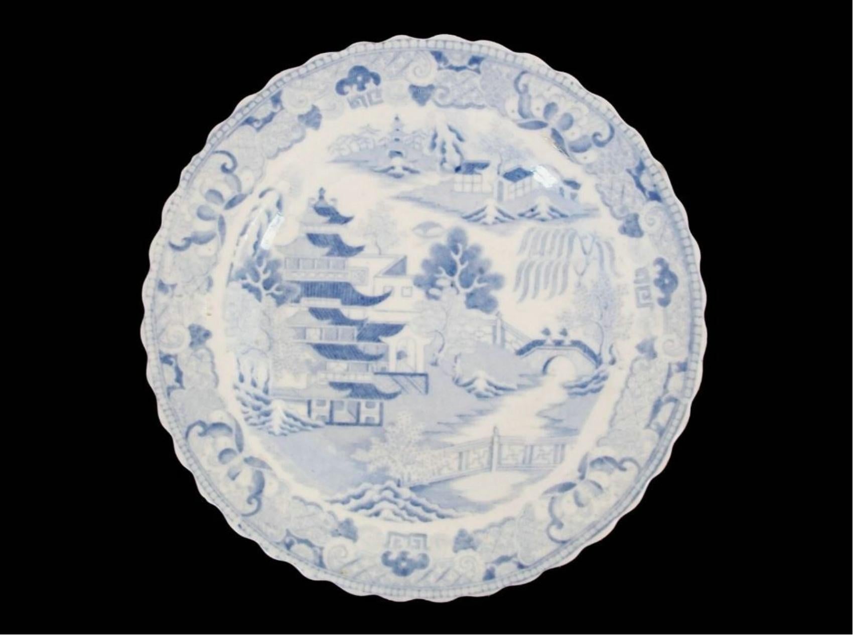 Assiette ancienne à motif 