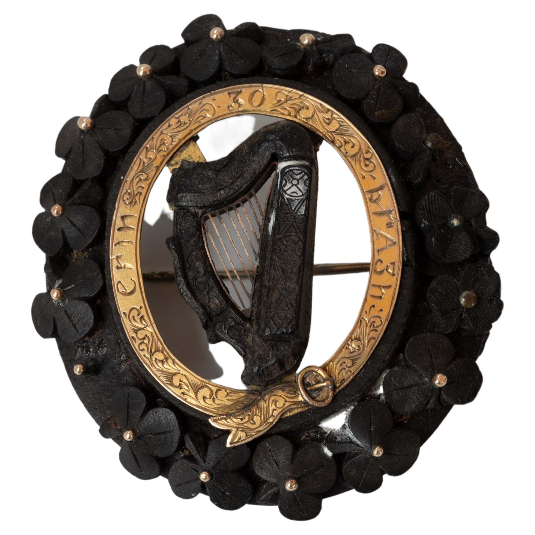 Broche Harpe celtique noir et or