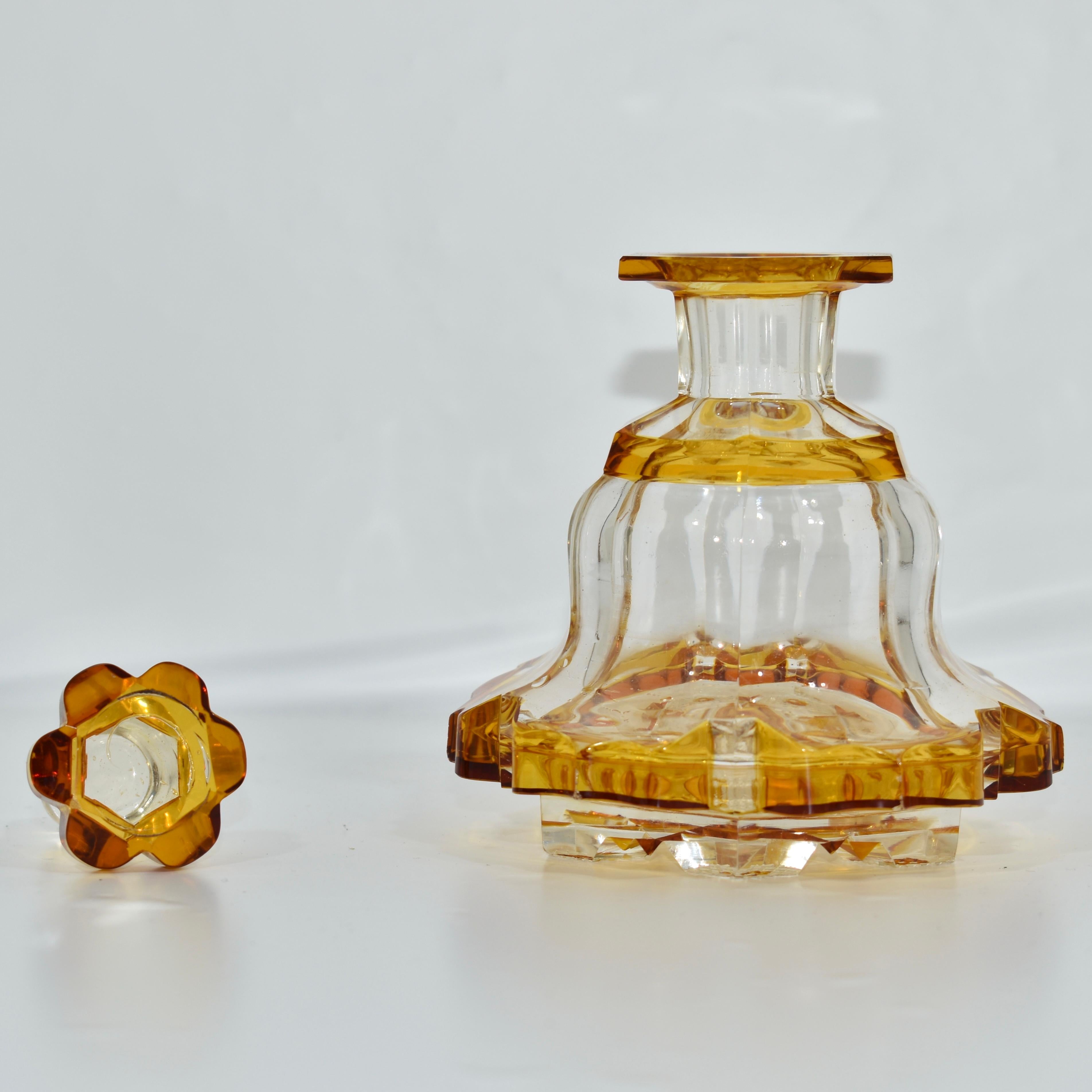 Antike böhmische Parfümflasche aus Bernsteinglas, Flacon, 19. Jahrhundert (Handgefertigt) im Angebot