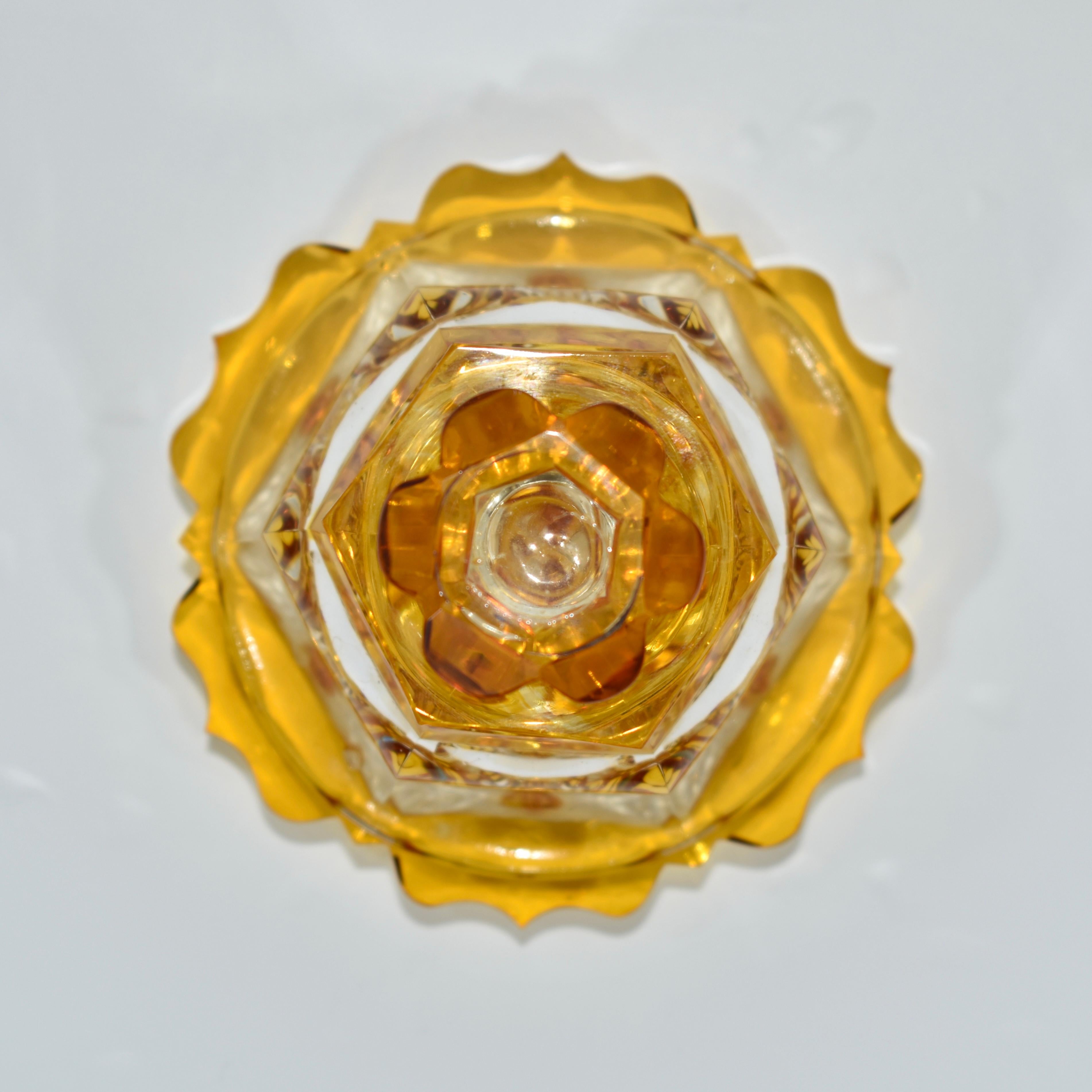 Verre taillé Flacon de parfum ancien en verre ambré de Bohème, 19ème siècle en vente