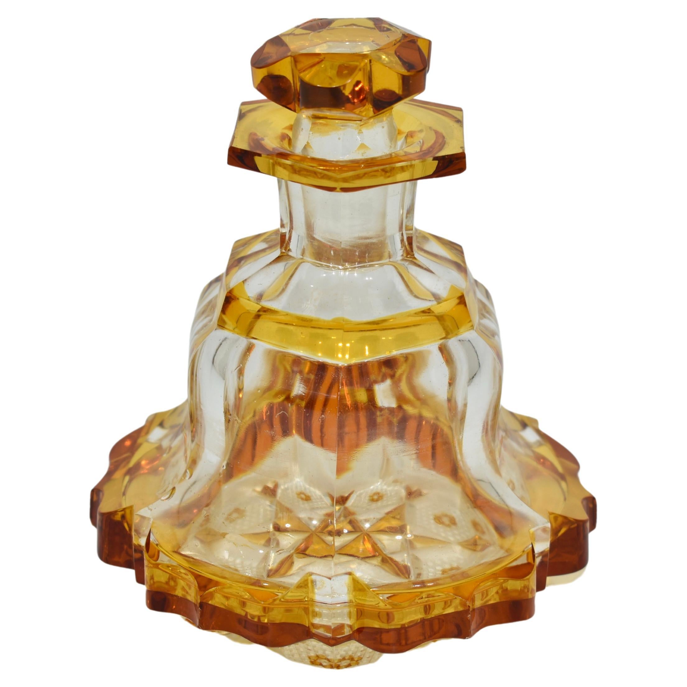 Flacon de parfum ancien en verre ambré de Bohème, 19ème siècle en vente