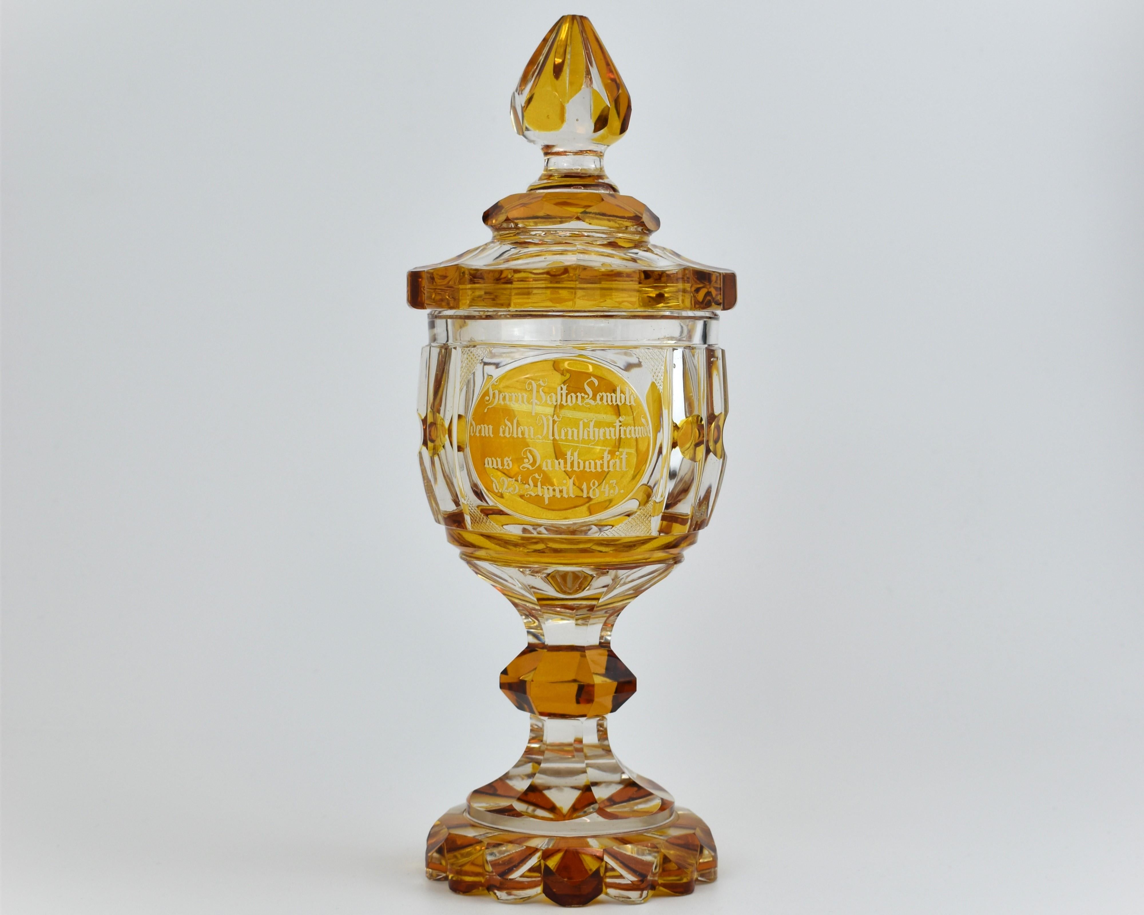 Fatto a mano Antico calice di vetro ambrato Biedermeier, XIX secolo in vendita
