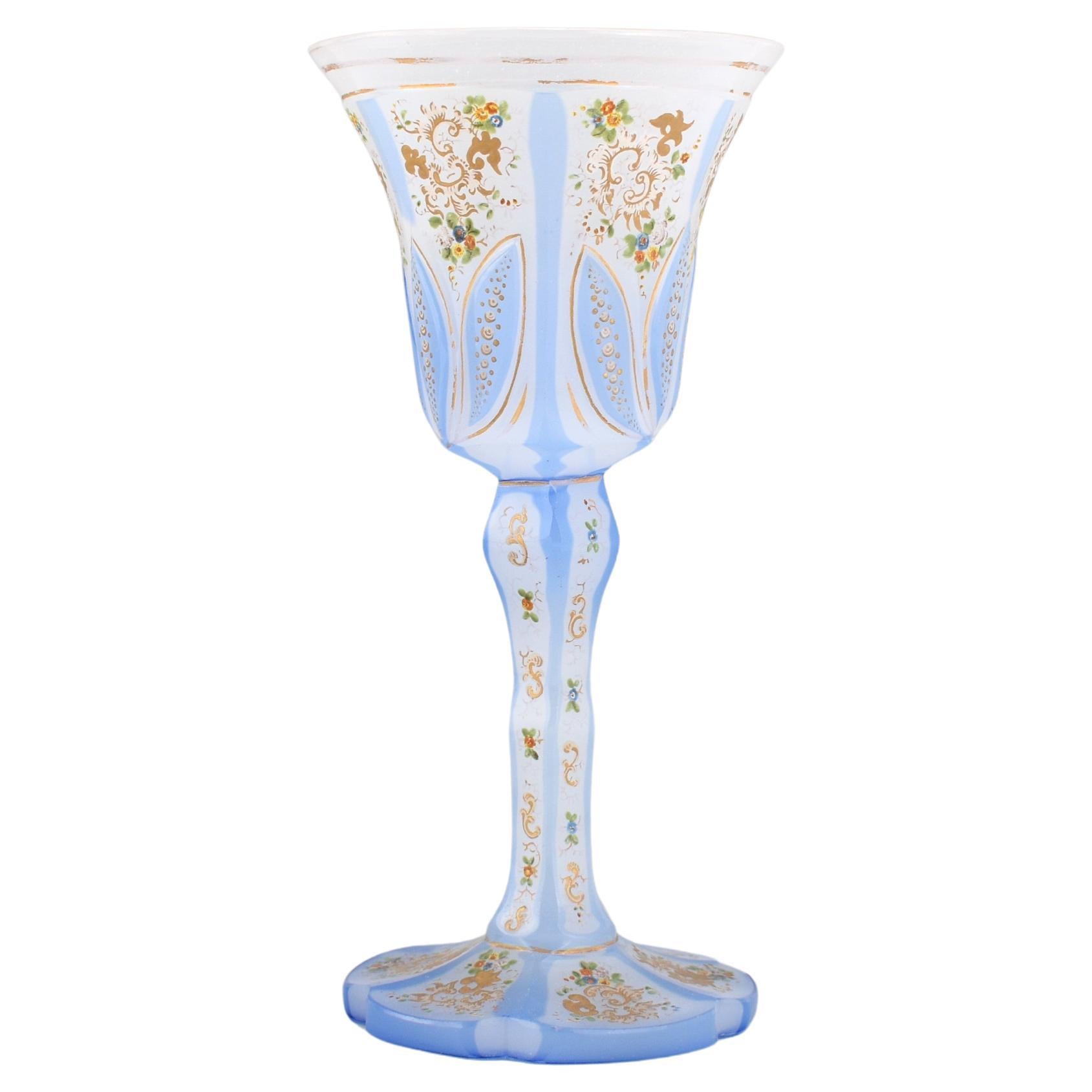 Antico calice in vetro opalino Biedermeier, XIX secolo