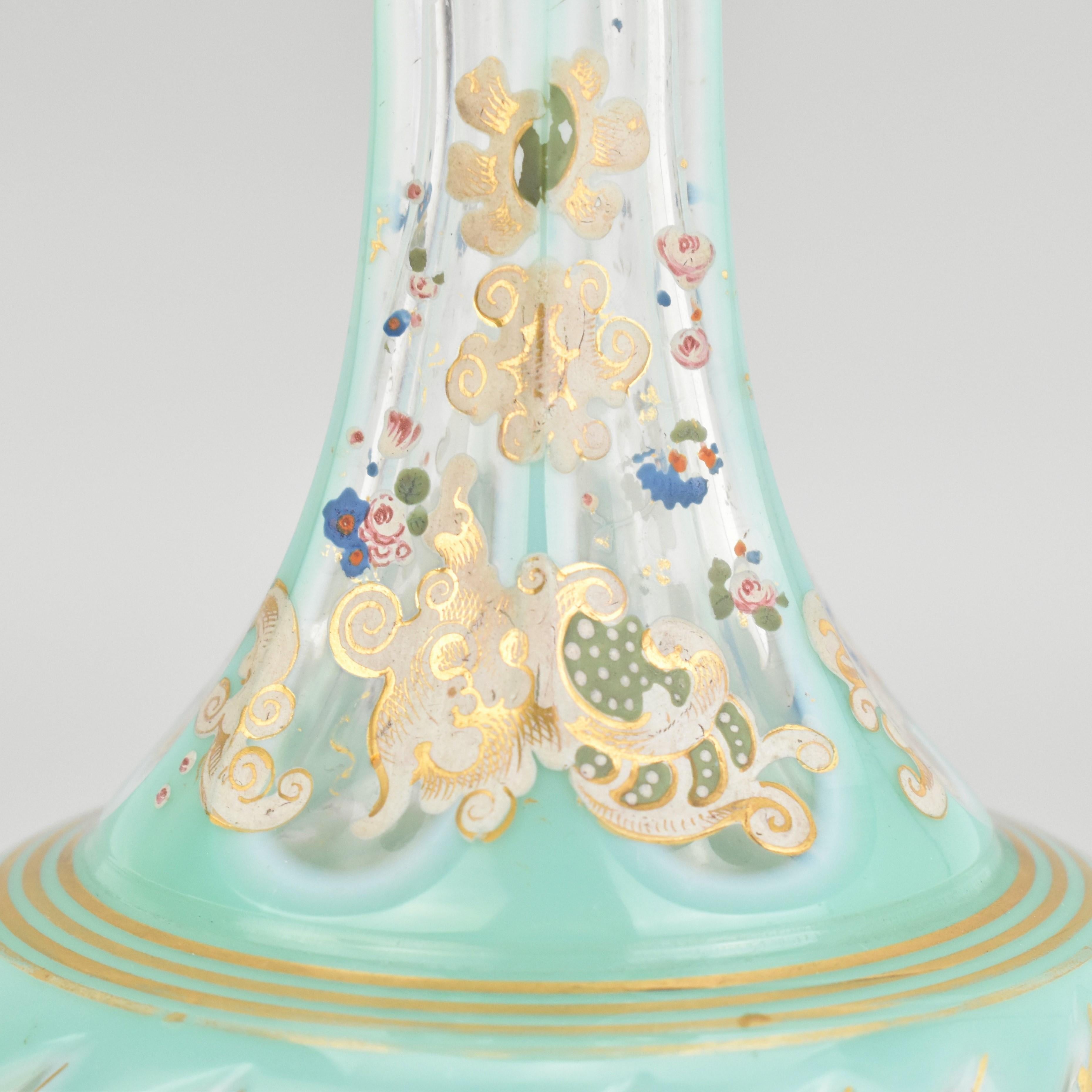Verre Flacon de parfum de Bohème antique Biedermeier en verre émaillé incrusté, 19ème siècle en vente