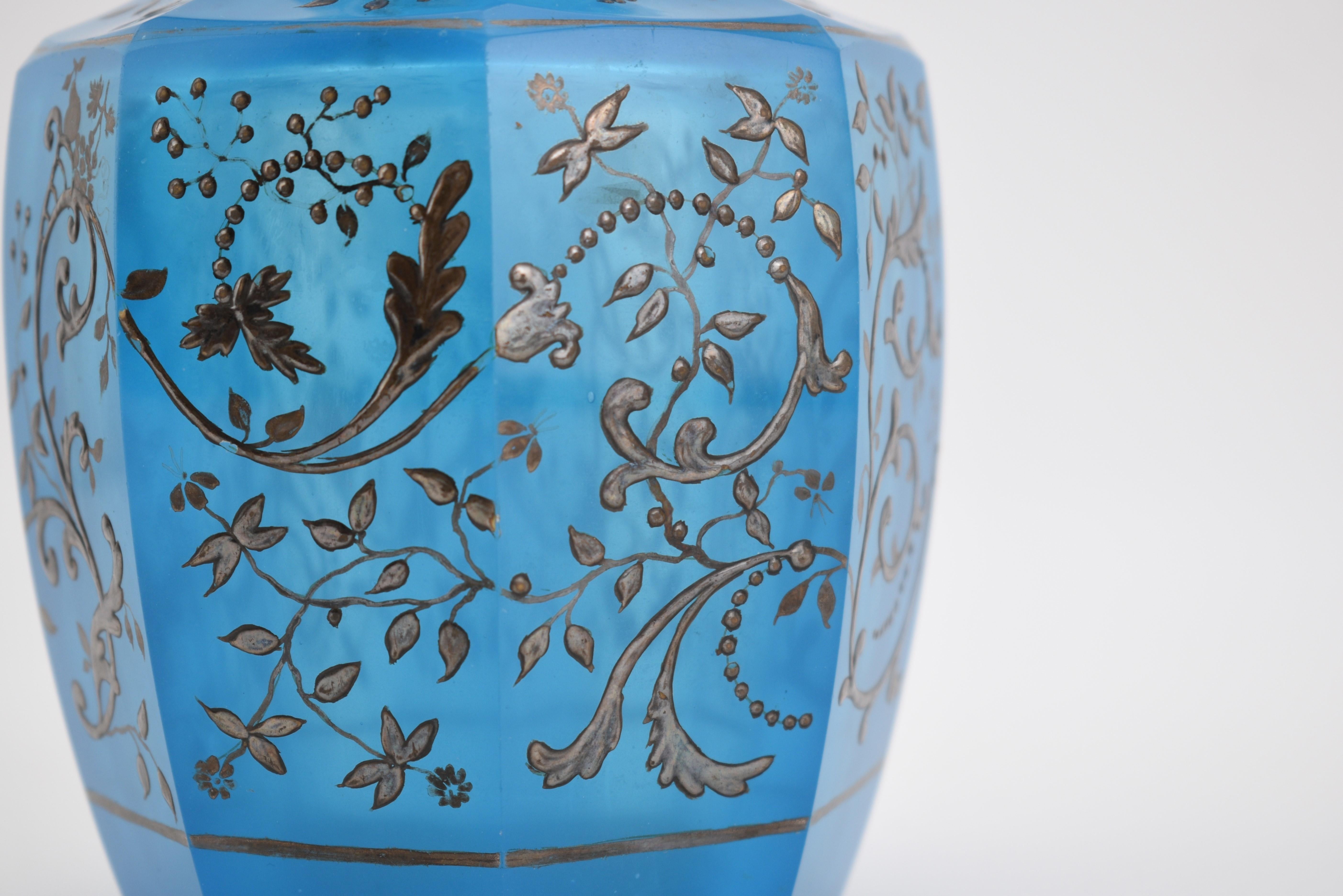 Ancienne bouteille à décanter en cristal opalin bleu de Bohème, 19e siècle en vente 2