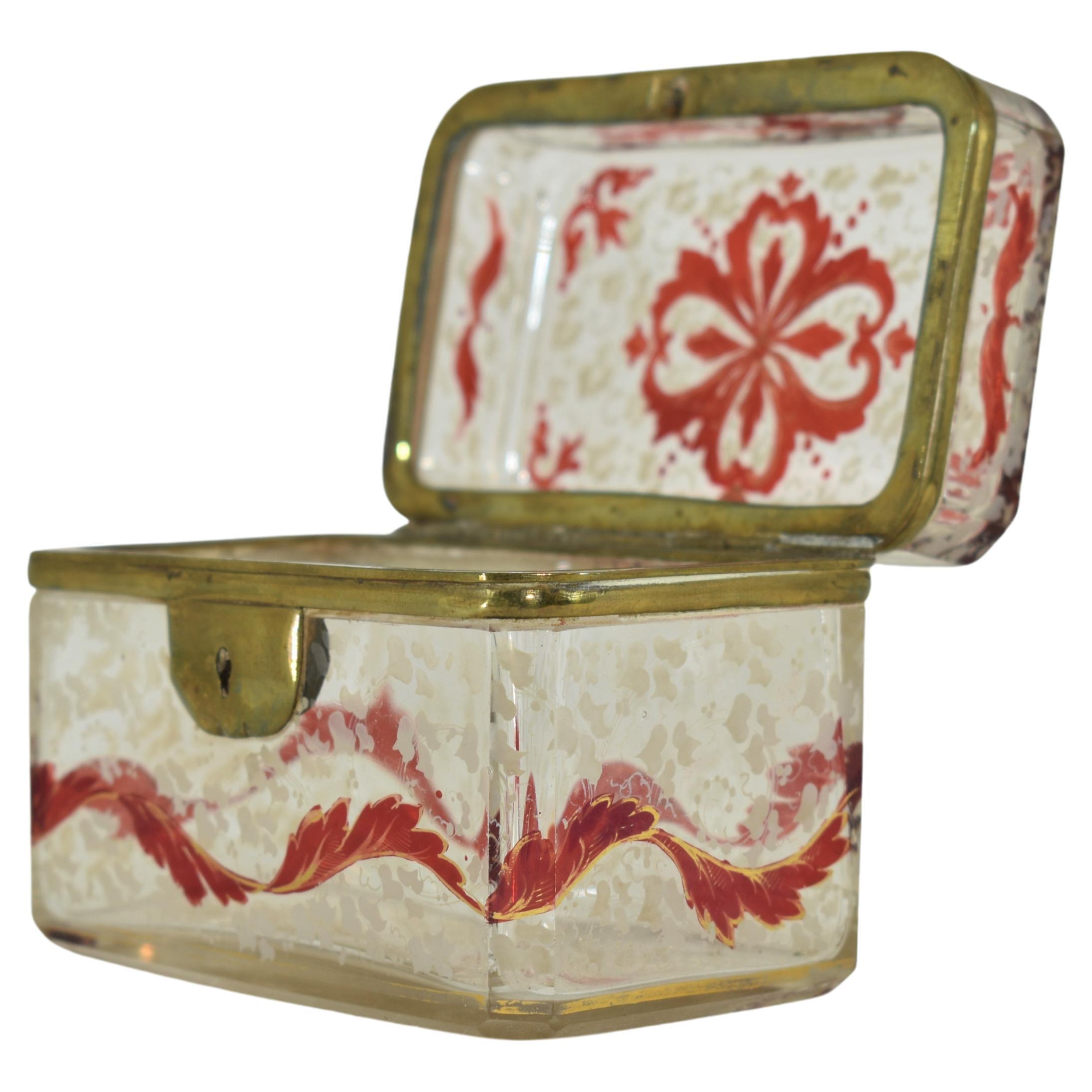 XIXe siècle Ancienne boîte-casier en verre émaillé transparent et rubis de Bohème, 19e siècle en vente