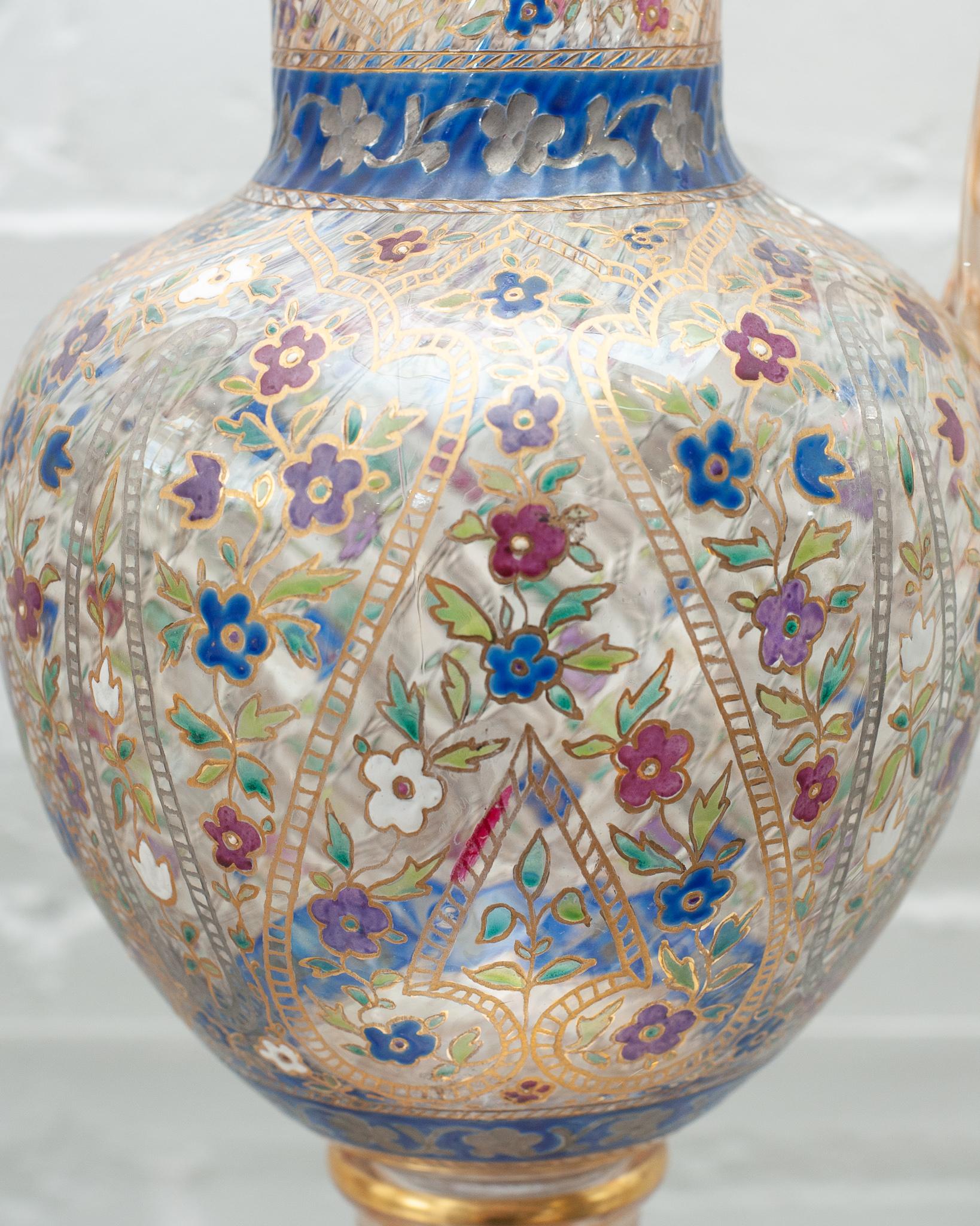 Antigua jarra de agua bohemia de cristal transparente con esmalte floral ornamentado Checo en venta