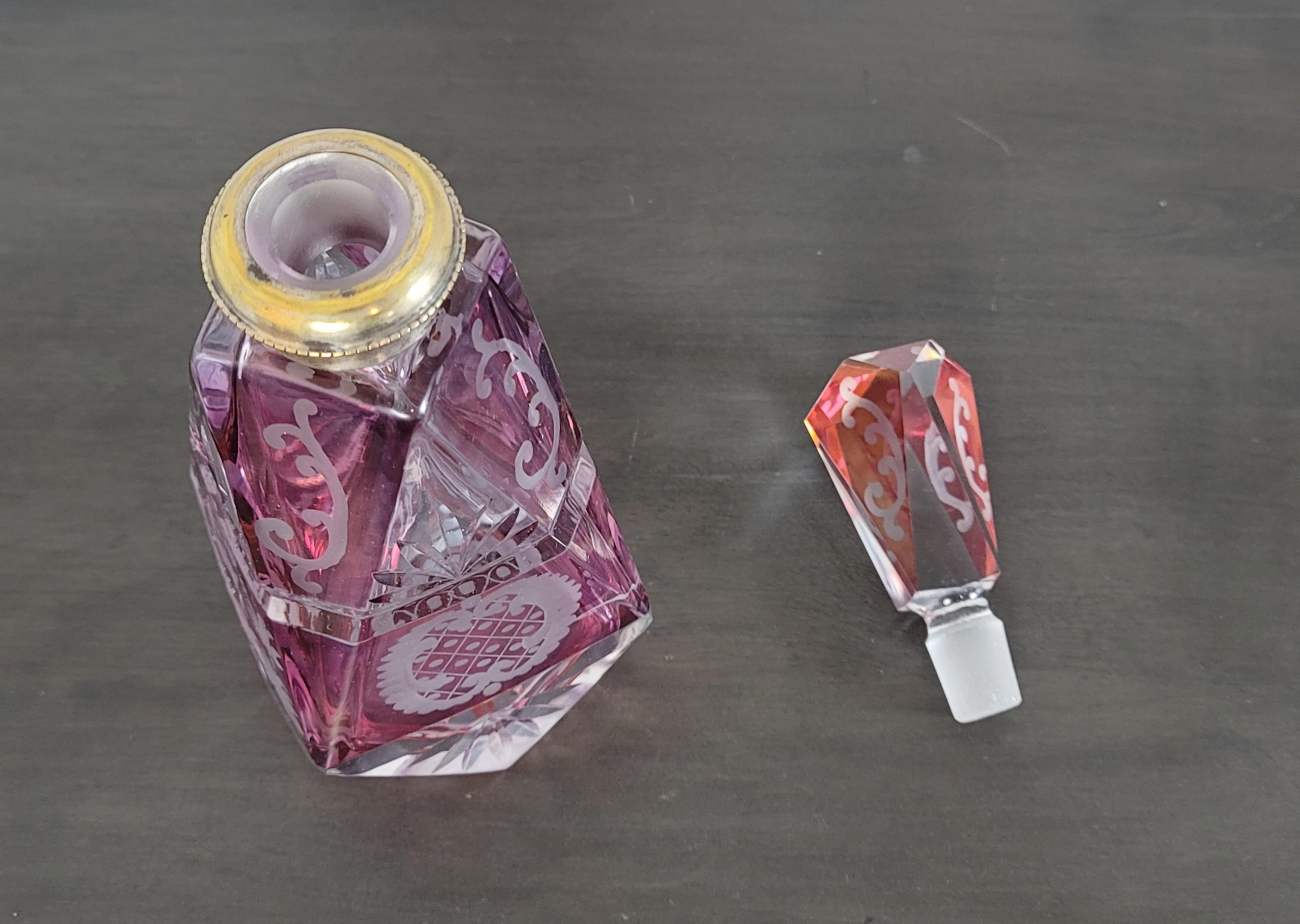 Antike böhmische Cranberry geschliffen, um Kristall Dekanter klar  im Angebot 4