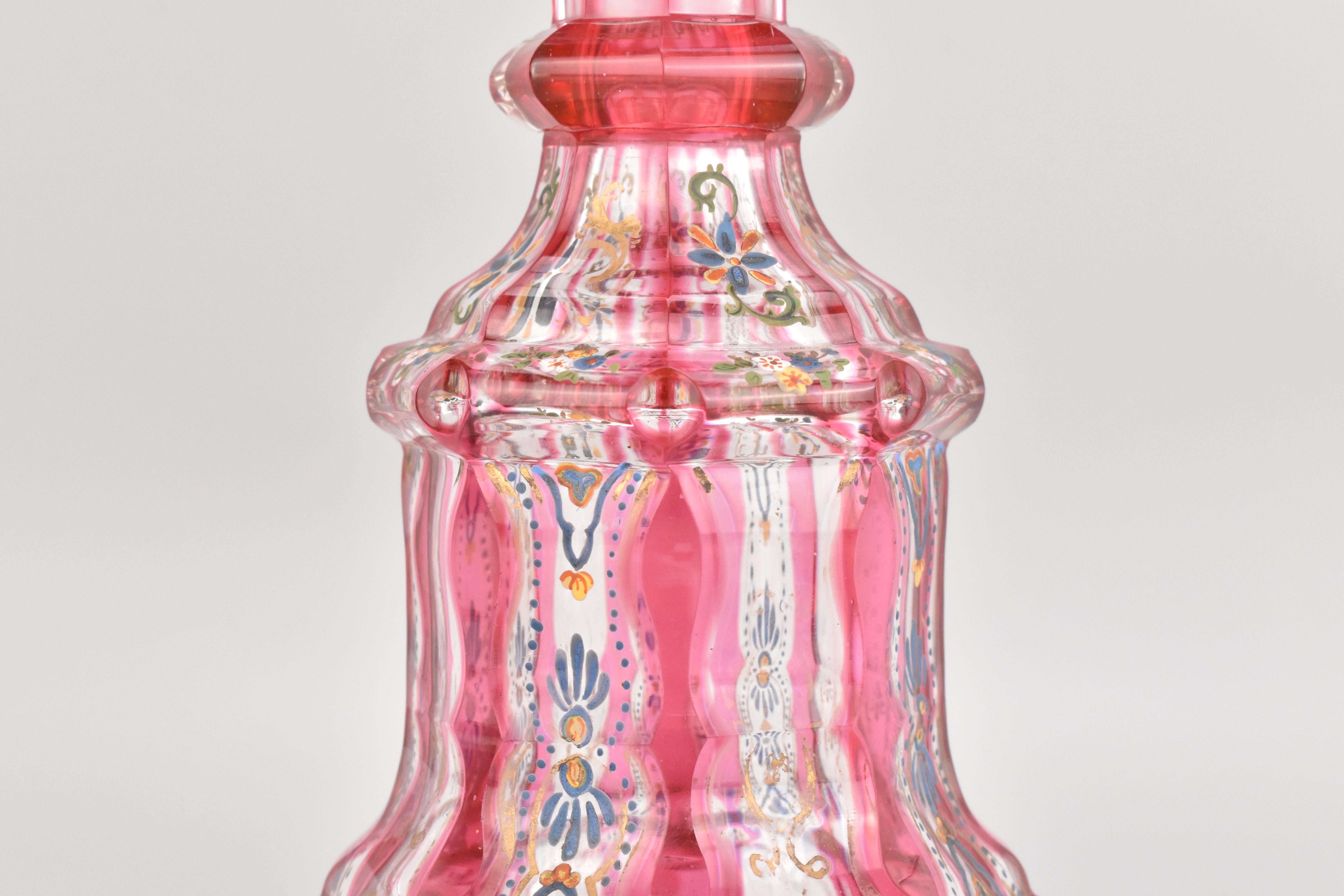 Antike böhmische Parfümflasche aus emailliertem Glas mit Preiselbeer emailliertem Glas, 19. Jahrhundert im Angebot 3
