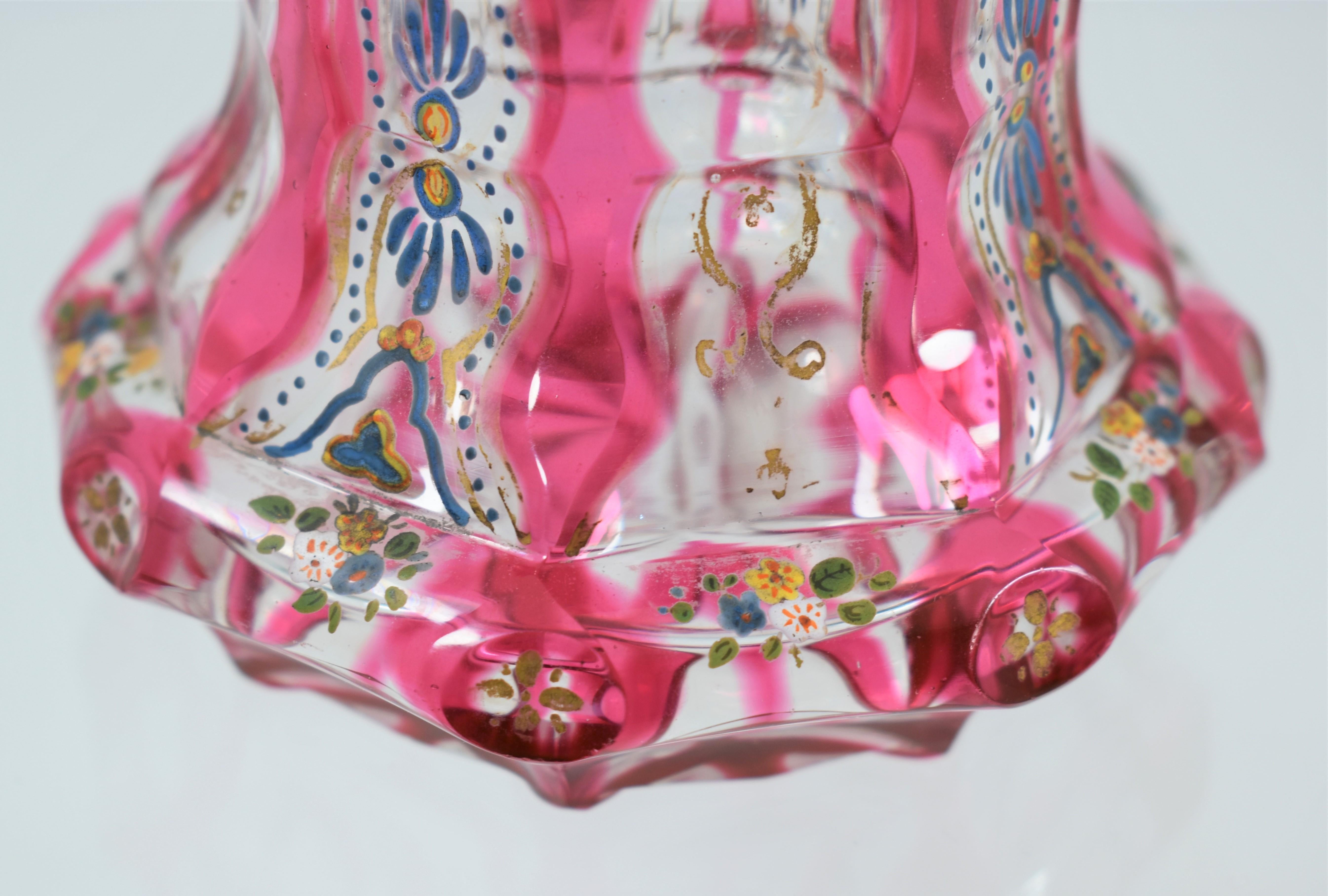 Bouteille de parfum de Bohème antique en verre émaillé couleur canneberge, 19e siècle en vente 2