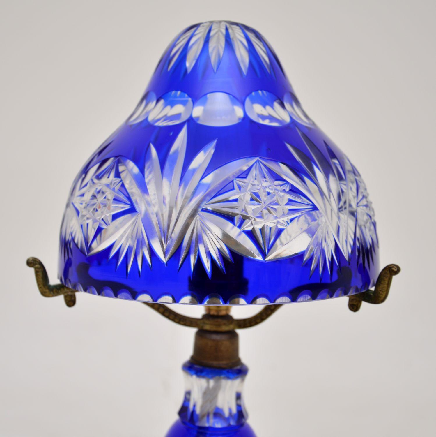 Tchèque Ancienne lampe de table, vase et plat en cristal de Bohème en vente