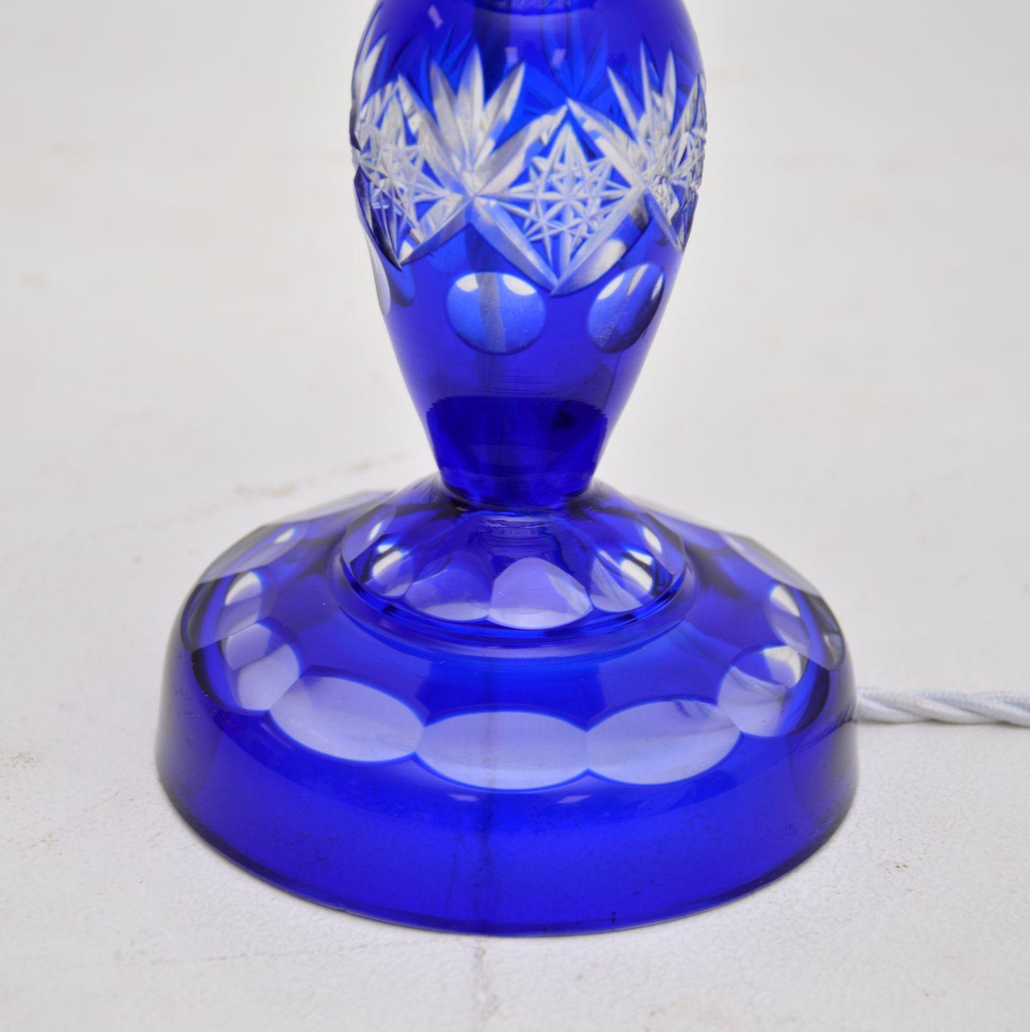 Cristal Ancienne lampe de table, vase et plat en cristal de Bohème en vente