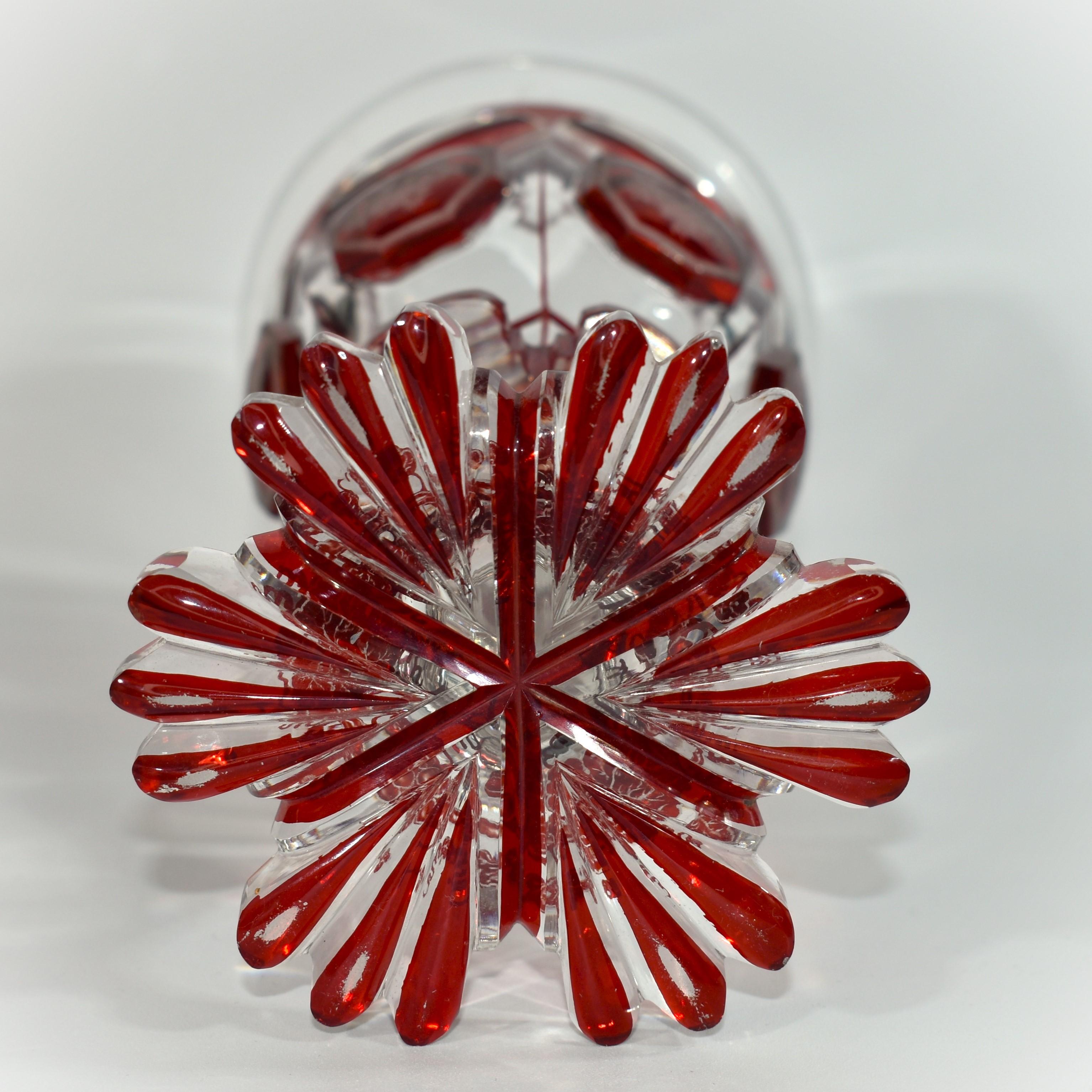 Antique gobelet de Bohème en verre gravé rouge rubis et transparent, 19ème siècle en vente 1