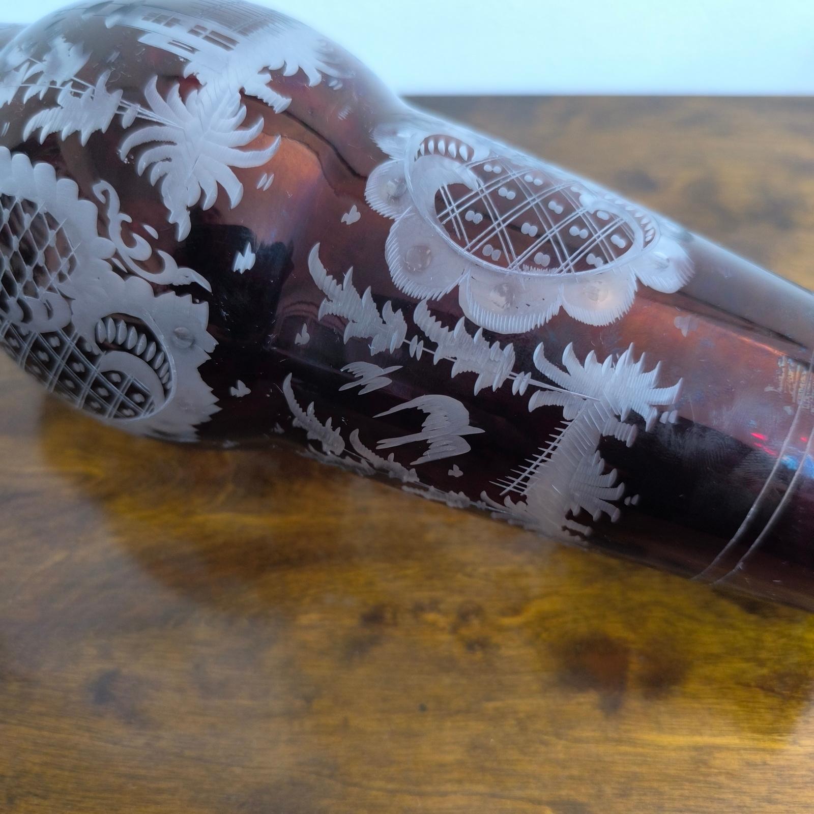 Vase bohémien ancien Egermann taillé en clair représentant une scène de chasse de cerf et de château, 19e siècle en vente 4
