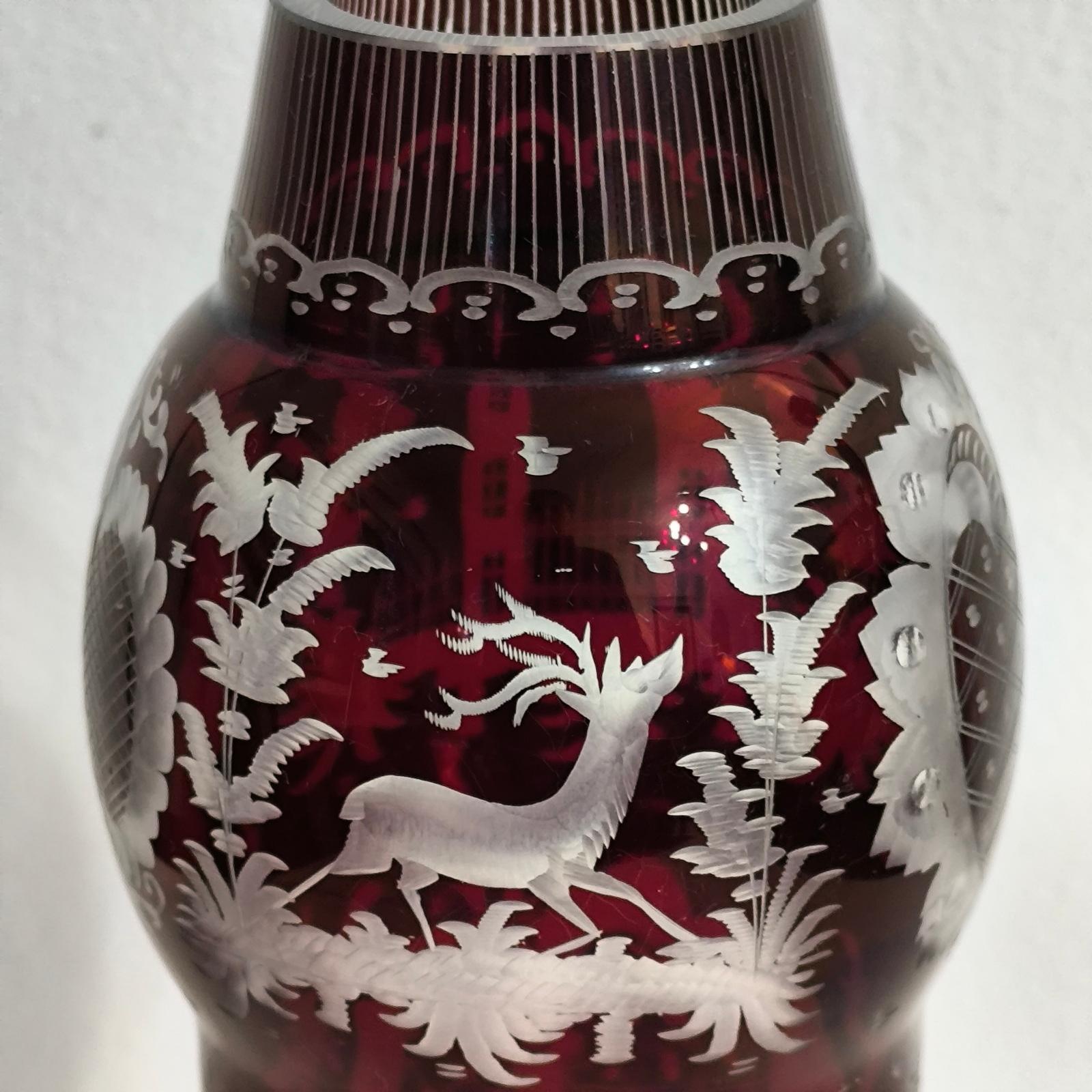Vase bohémien ancien Egermann taillé en clair représentant une scène de chasse de cerf et de château, 19e siècle en vente 5