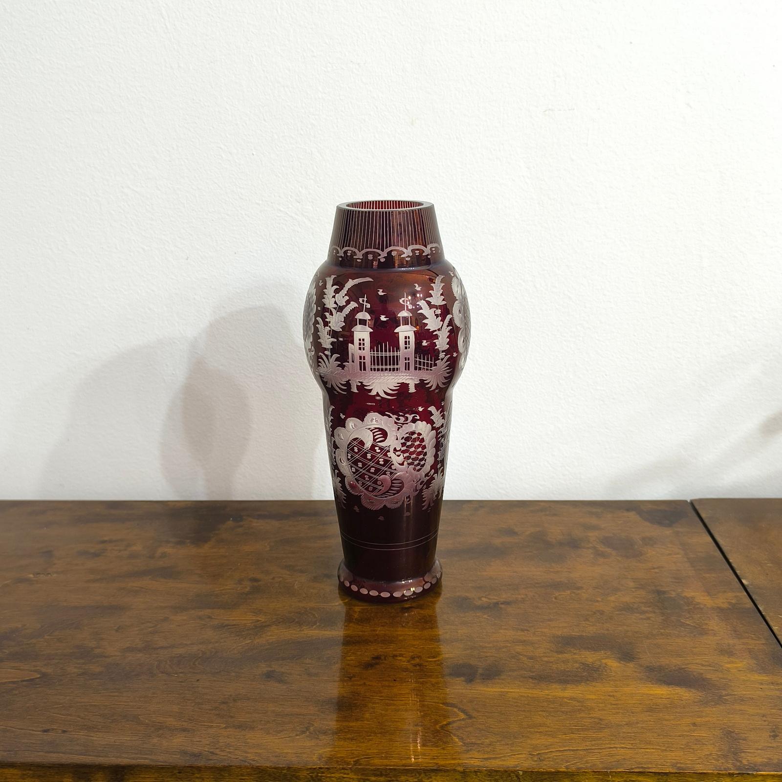 Vase bohémien ancien Egermann taillé en clair représentant une scène de chasse de cerf et de château, 19e siècle Excellent état - En vente à Bochum, NRW