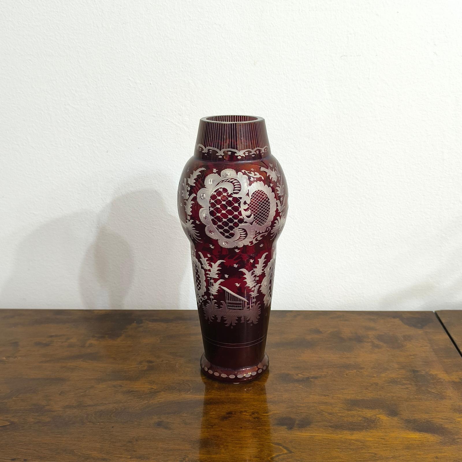 Vase bohémien ancien Egermann taillé en clair représentant une scène de chasse de cerf et de château, 19e siècle en vente 1