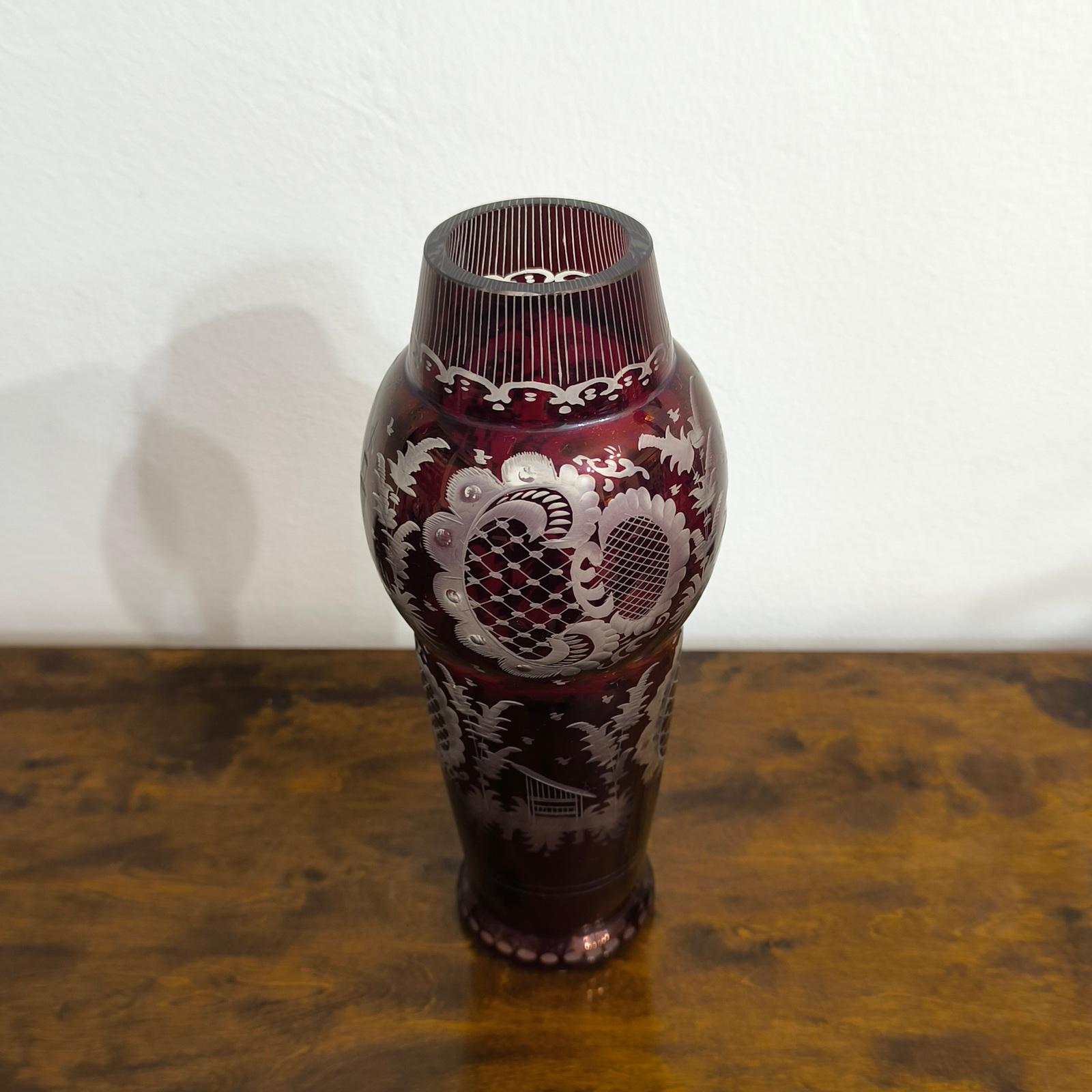 Vase bohémien ancien Egermann taillé en clair représentant une scène de chasse de cerf et de château, 19e siècle en vente 2