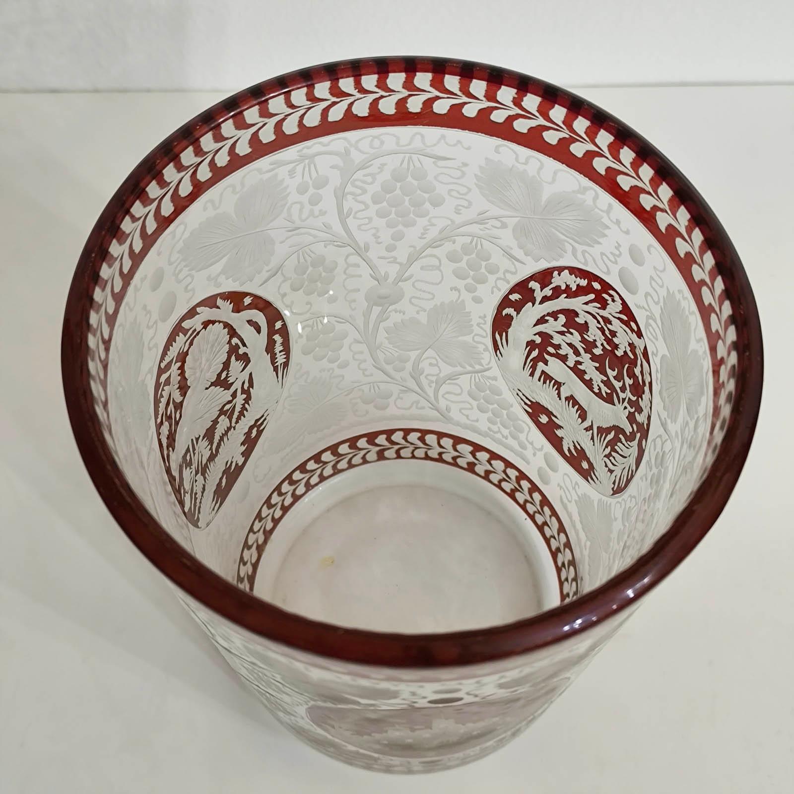 Vase bohémien ancien Egermann taillé en vigne claire et scène de chasse, 19ème siècle en vente 10