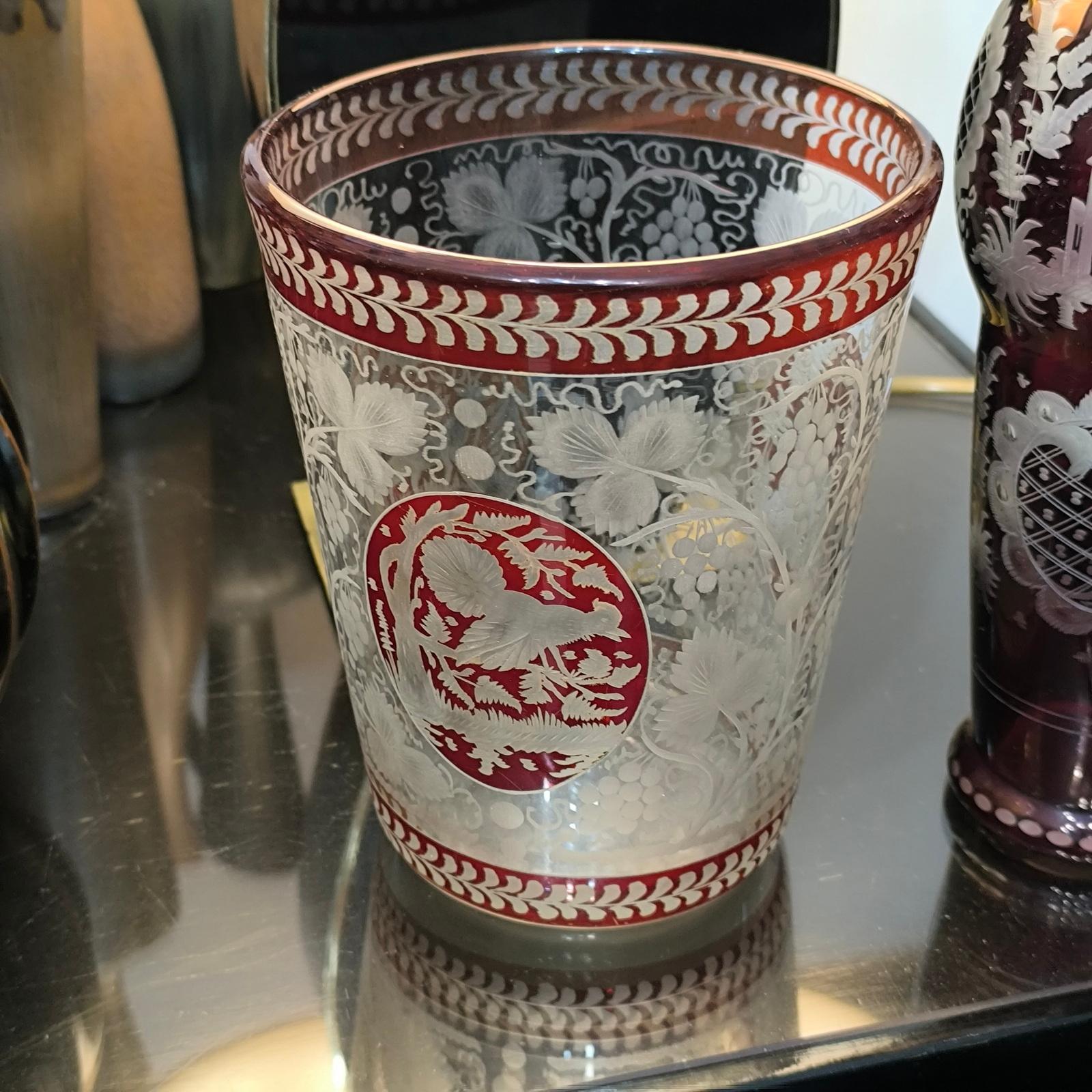 Tchèque Vase bohémien ancien Egermann taillé en vigne claire et scène de chasse, 19ème siècle en vente