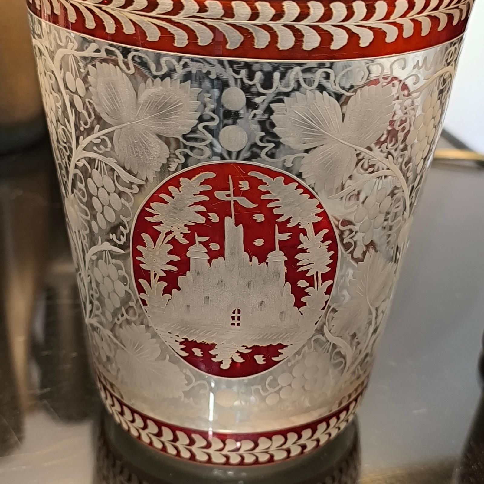 Fin du XIXe siècle Vase bohémien ancien Egermann taillé en vigne claire et scène de chasse, 19ème siècle en vente