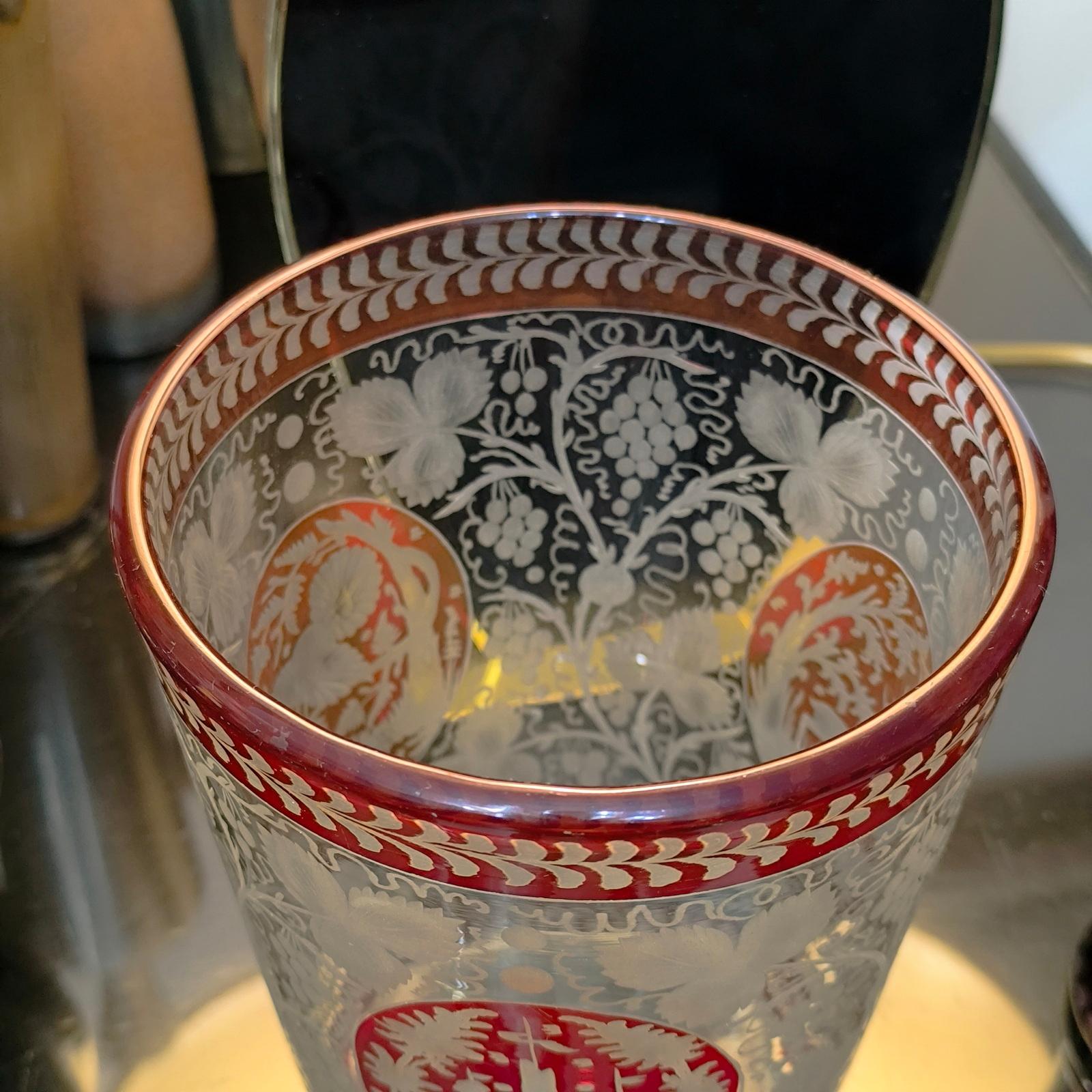 Vase bohémien ancien Egermann taillé en vigne claire et scène de chasse, 19ème siècle en vente 1