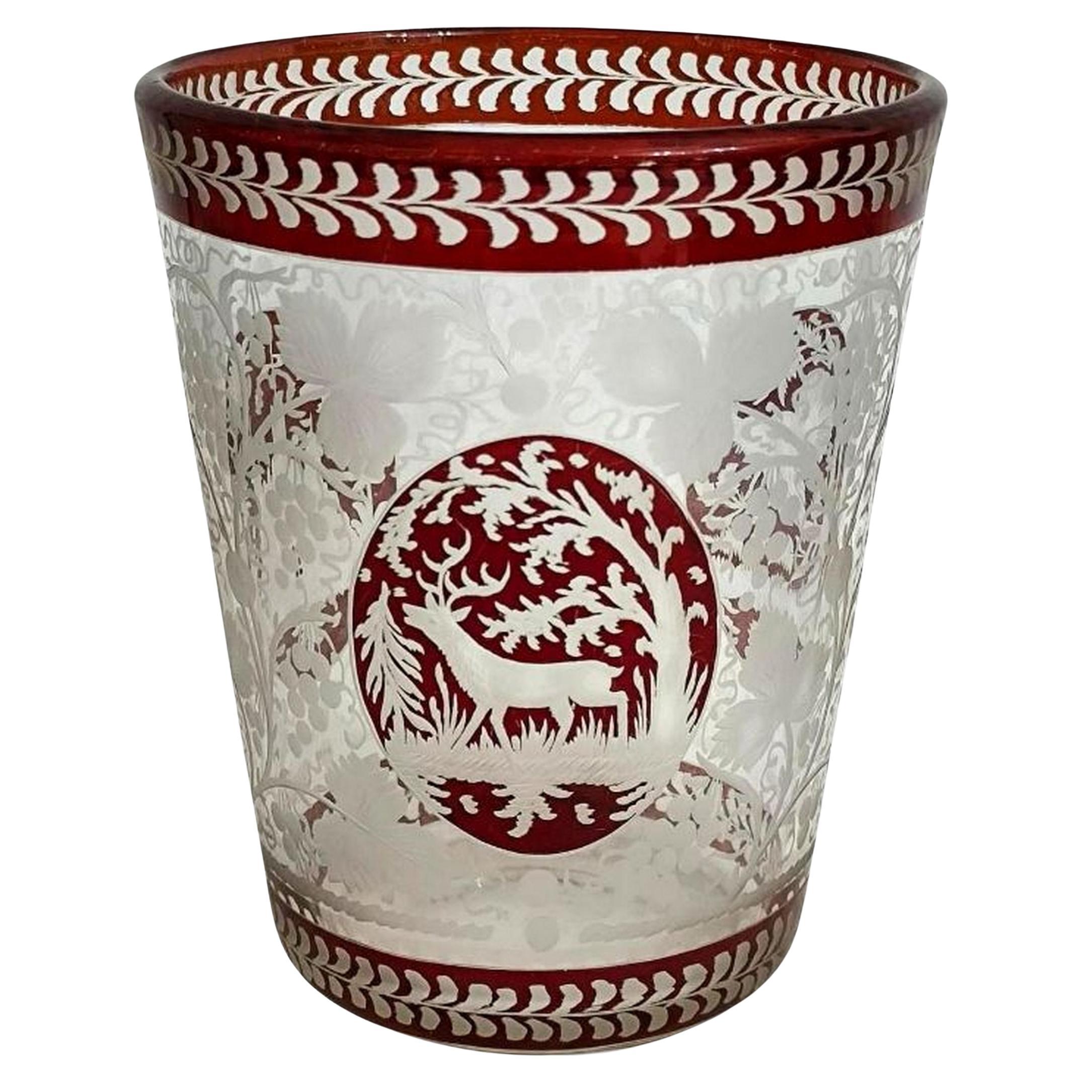 Antico vaso Bohemian Egermann tagliato a misura di vite e scena di caccia, XIX secolo