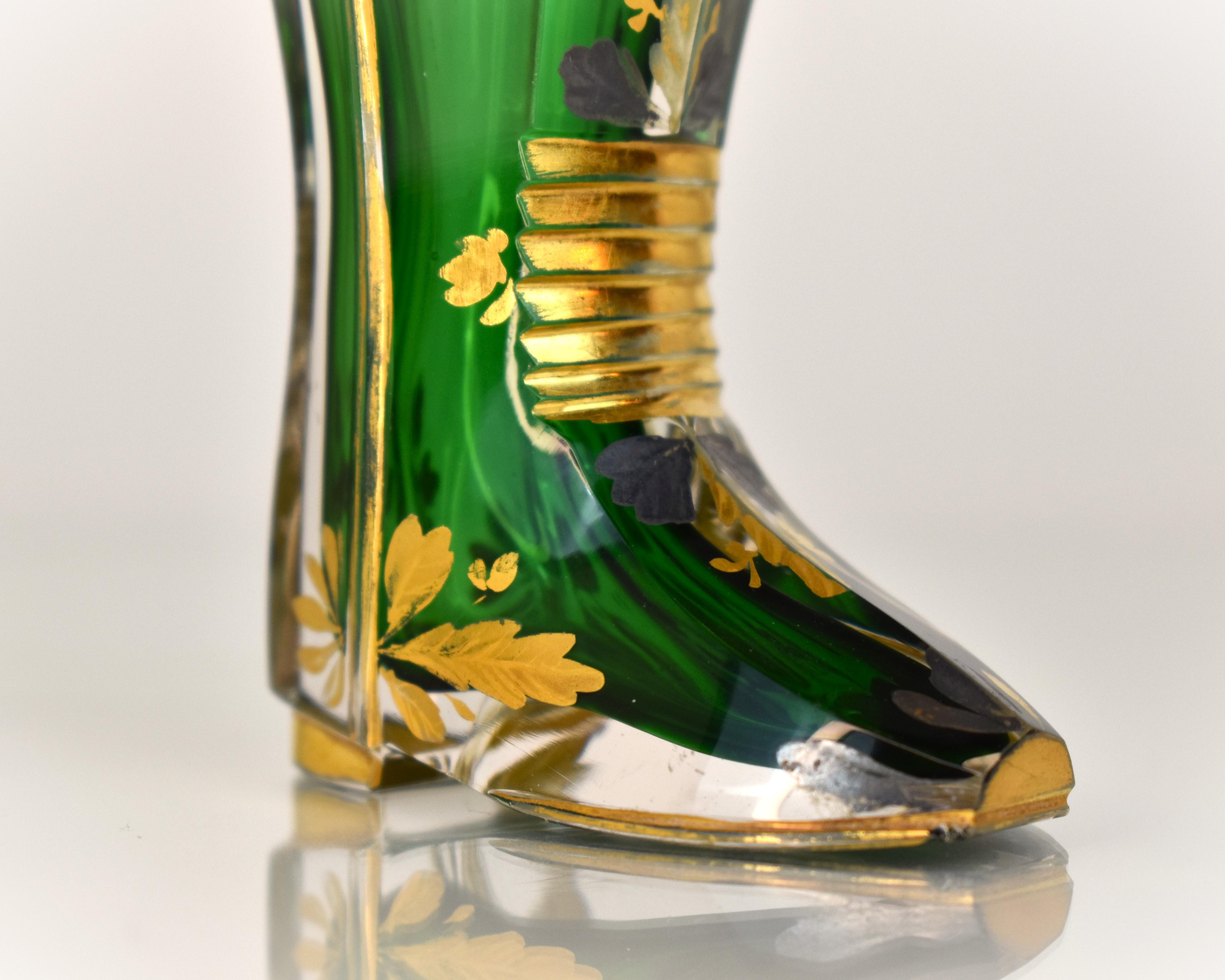 Chaussures de Bohème anciennes en verre vert émeraude, bottes de Moser 19ème siècle en vente 1