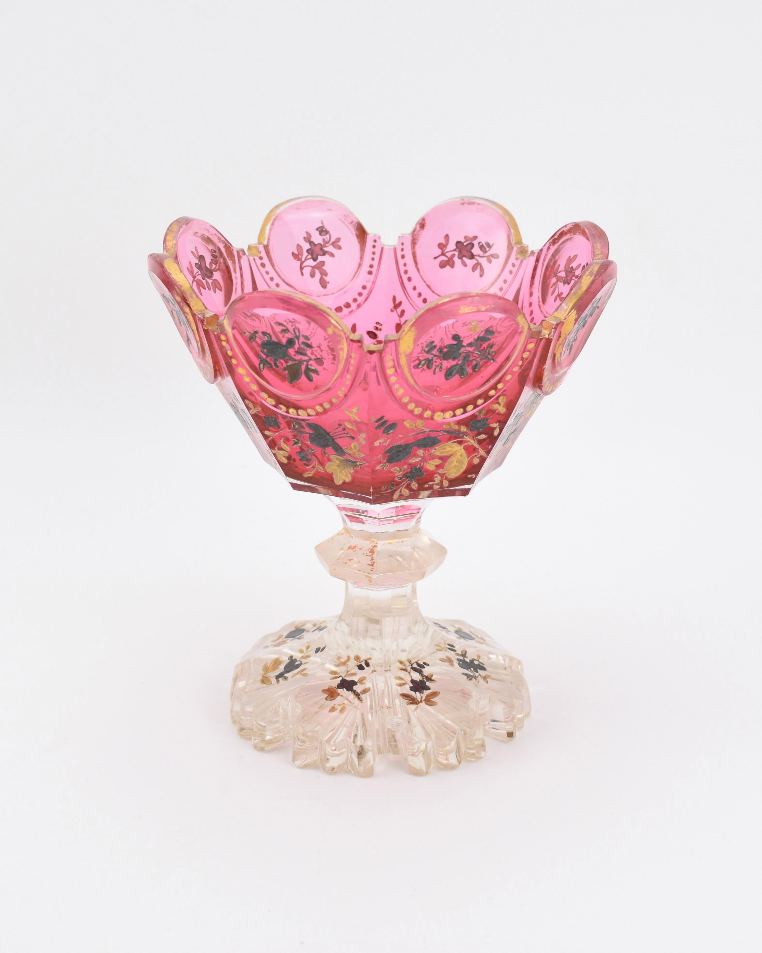Centre de table en verre émaillé de Bohème, 19e siècle Bon état - En vente à Rostock, MV