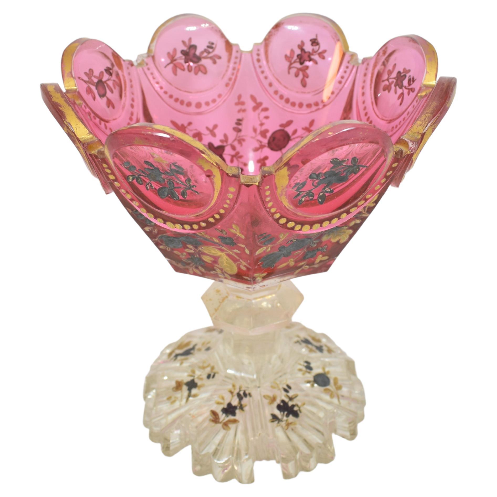 Émaillé Bol Tazza de Bohème antique en verre émaillé couleur canneberge, 19ème siècle en vente