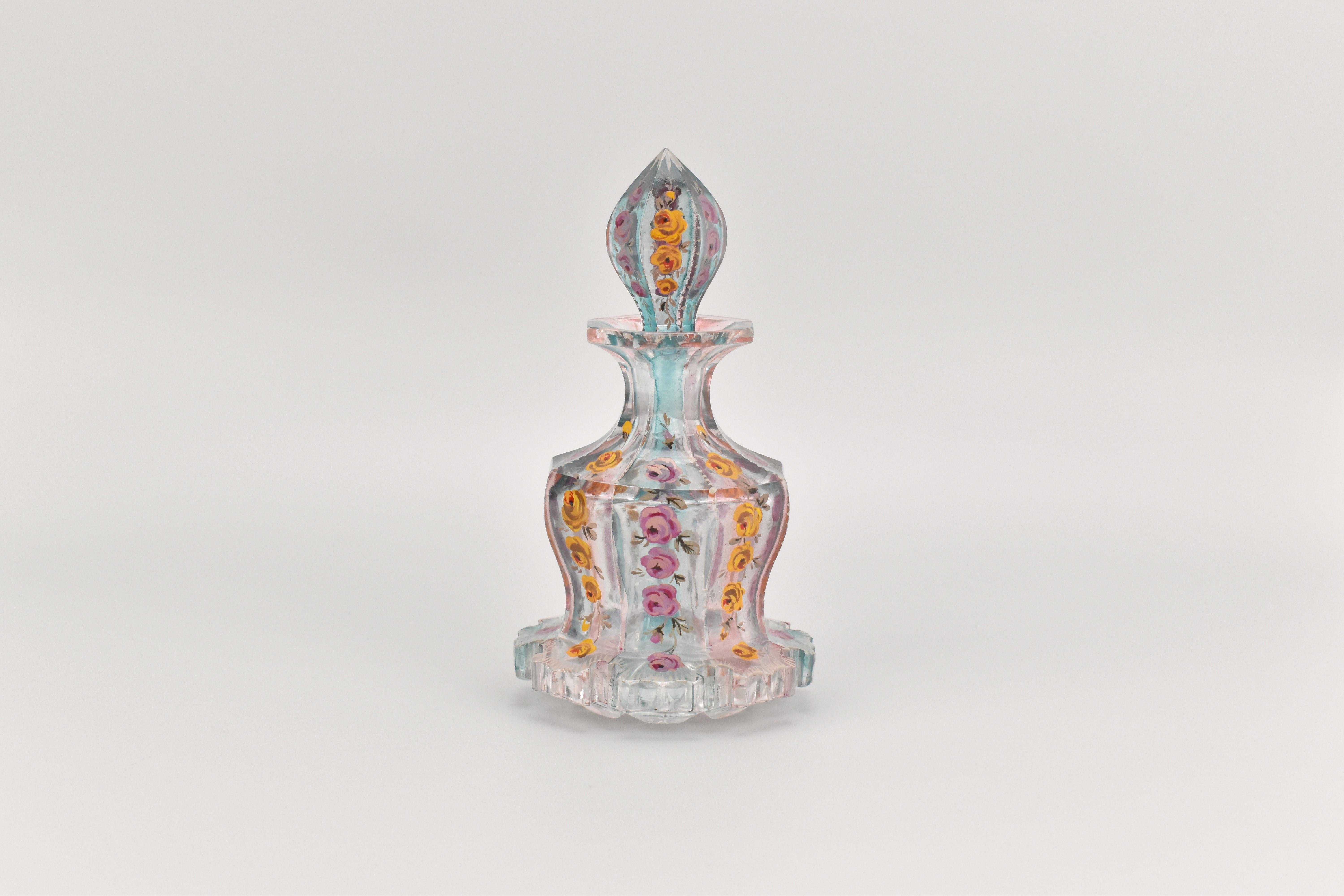 Européen Bouteille de parfum bohème ancienne en laiton émaillé de Moser, 19ème siècle en vente