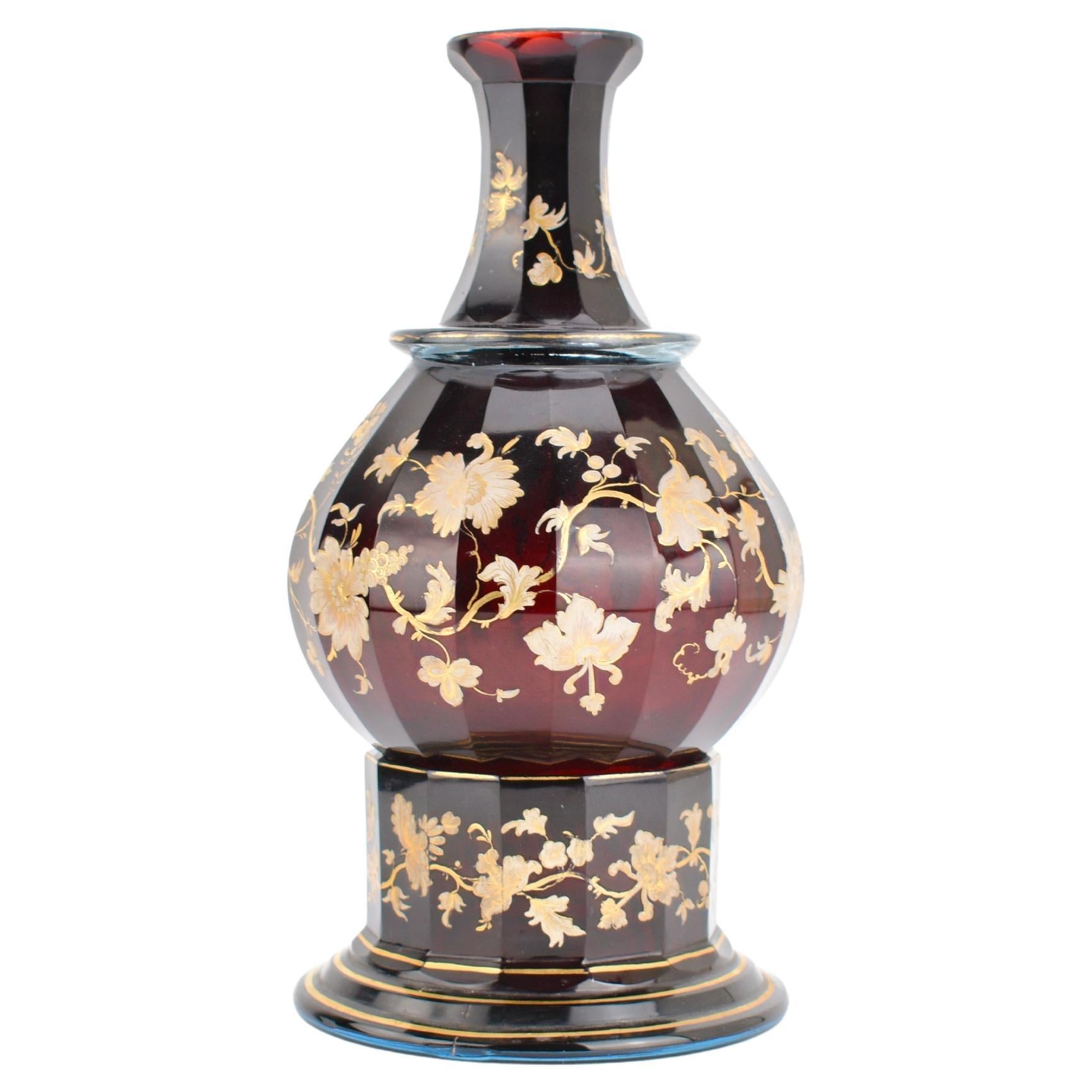 Émaillé Ensemble de bouteilles de Bohème anciennes en cristal rouge rubis émaillé et doré, 19ème siècle en vente