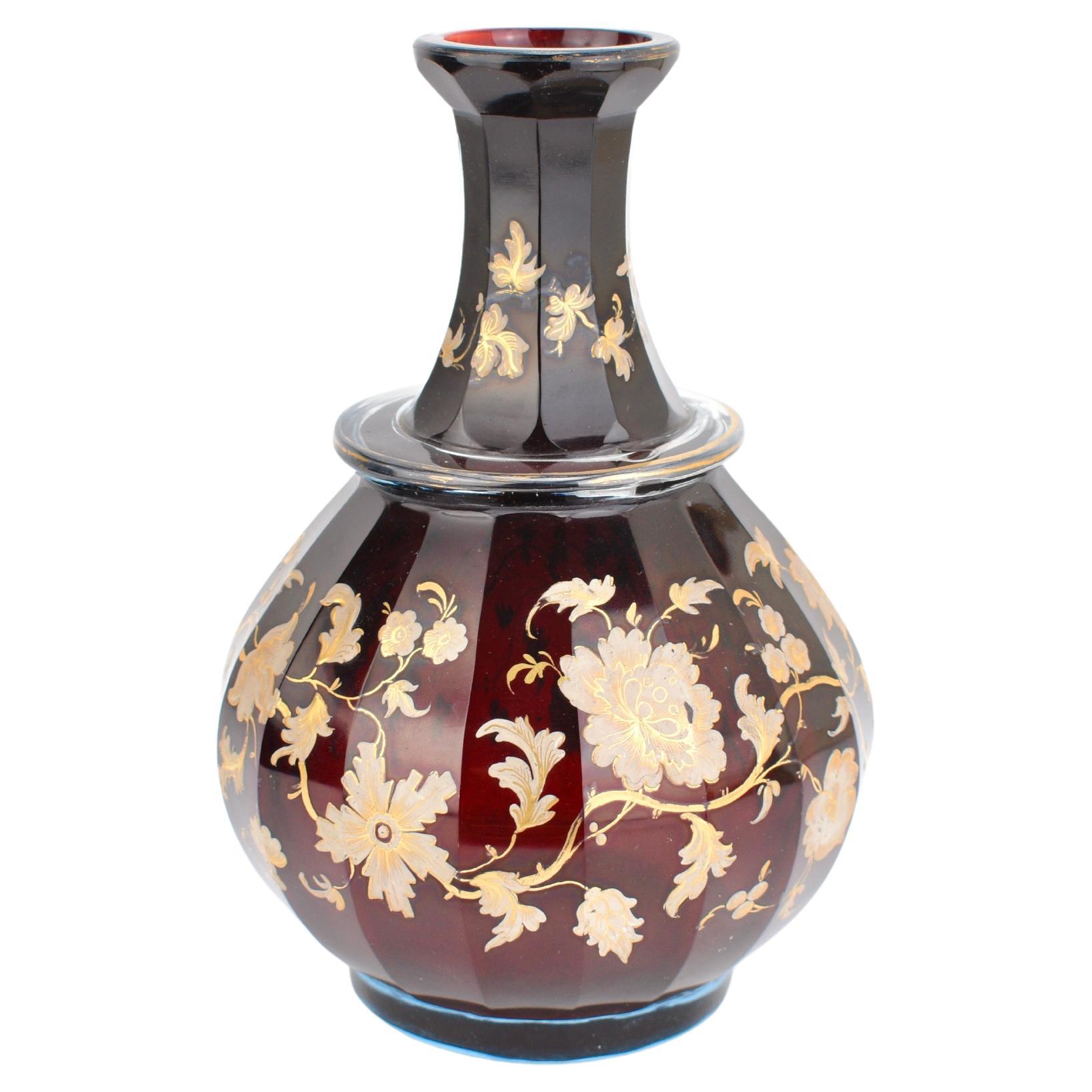 Ensemble de bouteilles de Bohème anciennes en cristal rouge rubis émaillé et doré, 19ème siècle Bon état - En vente à Rostock, MV
