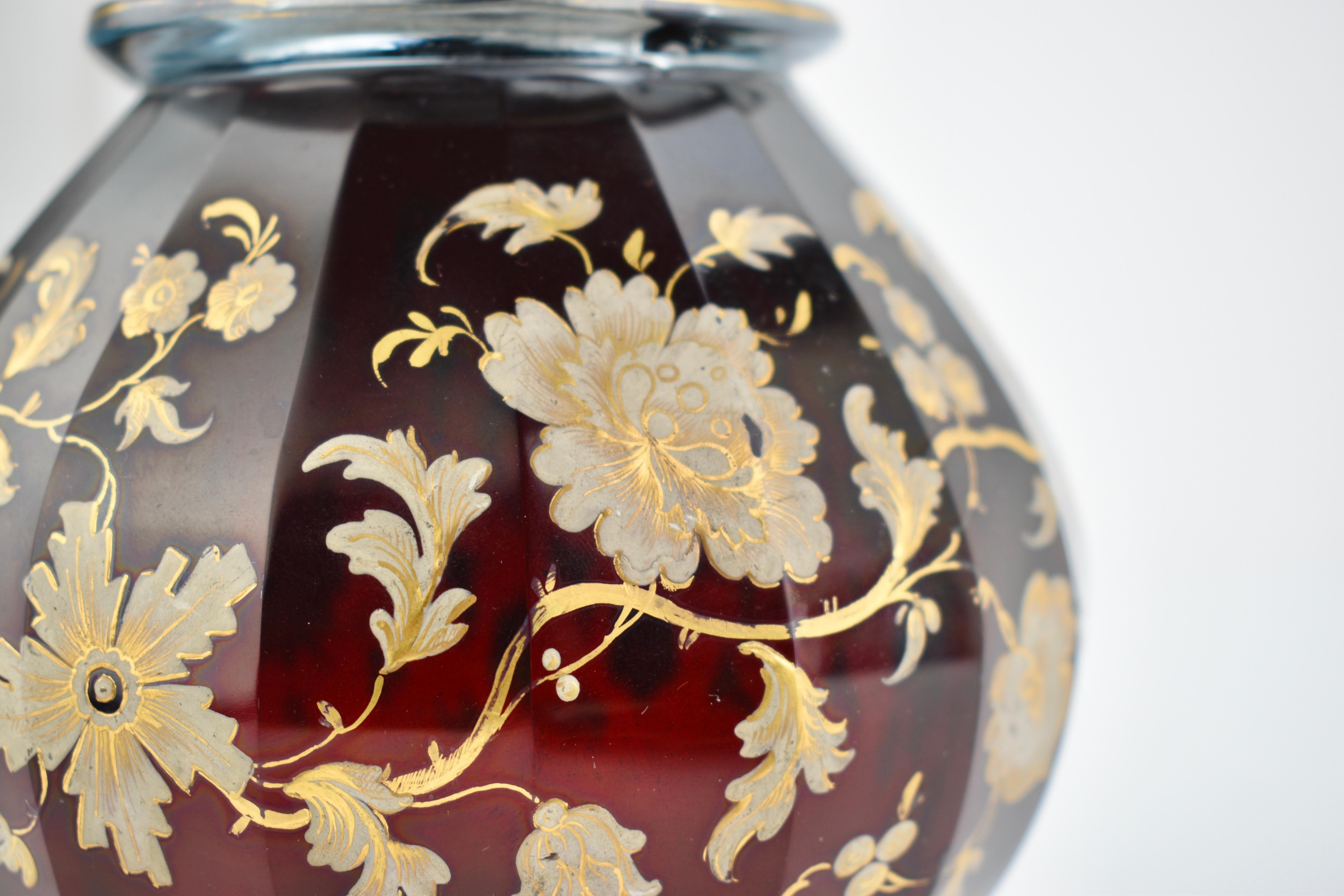 Ensemble de bouteilles de Bohème anciennes en cristal rouge rubis émaillé et doré, 19ème siècle en vente 1