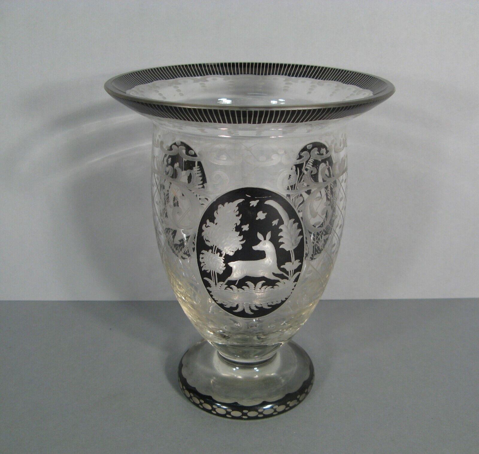 Stile impero Antico vaso di cristallo inciso di Boemia con motivi di castelli, cervi e uccelli - 1Y126