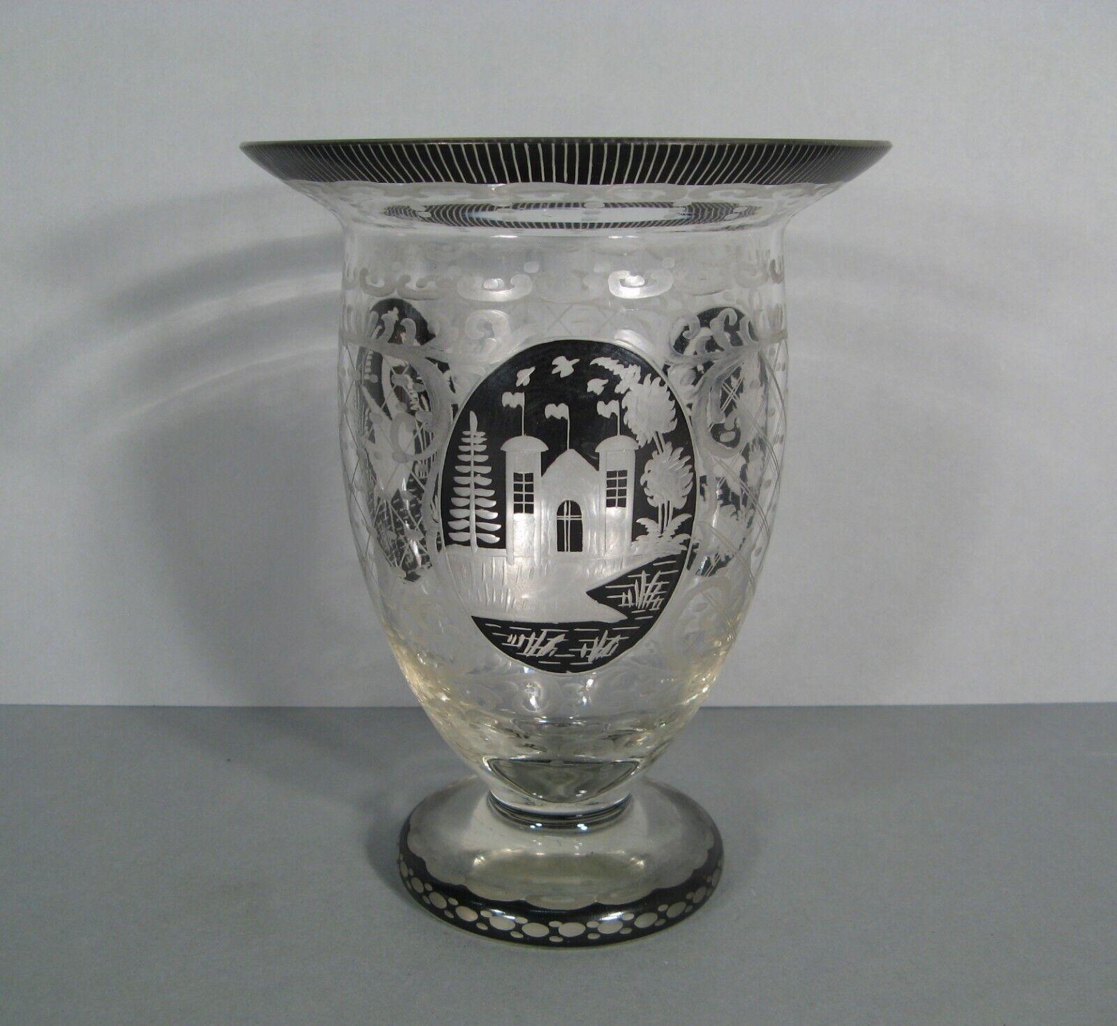 XX secolo Antico vaso di cristallo inciso di Boemia con motivi di castelli, cervi e uccelli - 1Y126