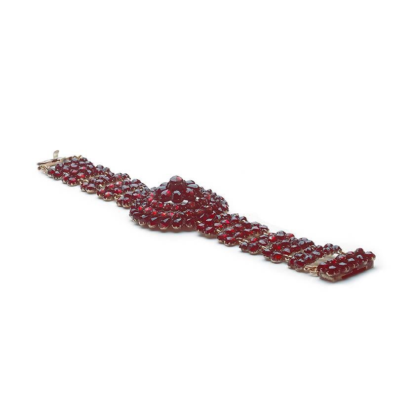 Antique Bohemian Garnet and Silver Bracelet, Circa 1900 In Fair Condition For Sale In London, GB