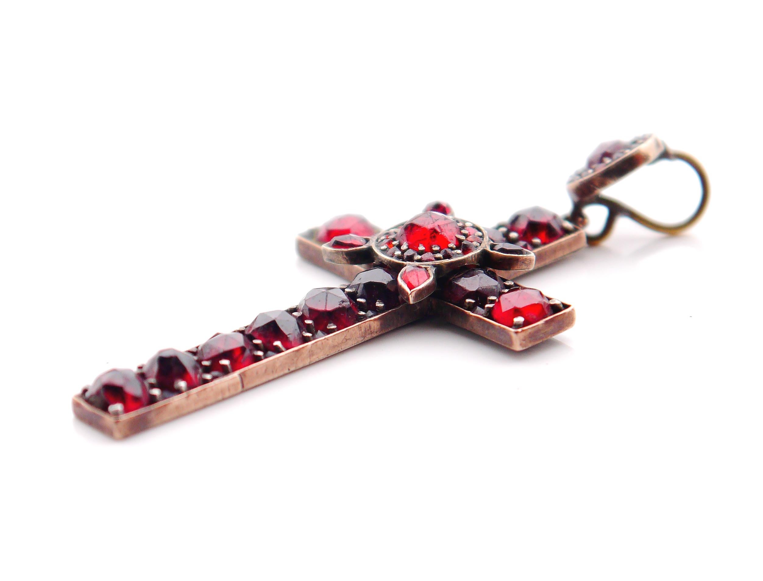 Antique Bohemian Garnet Cross Crucifix Garnets solid Gilt Silver/ 9.9gr For Sale 2