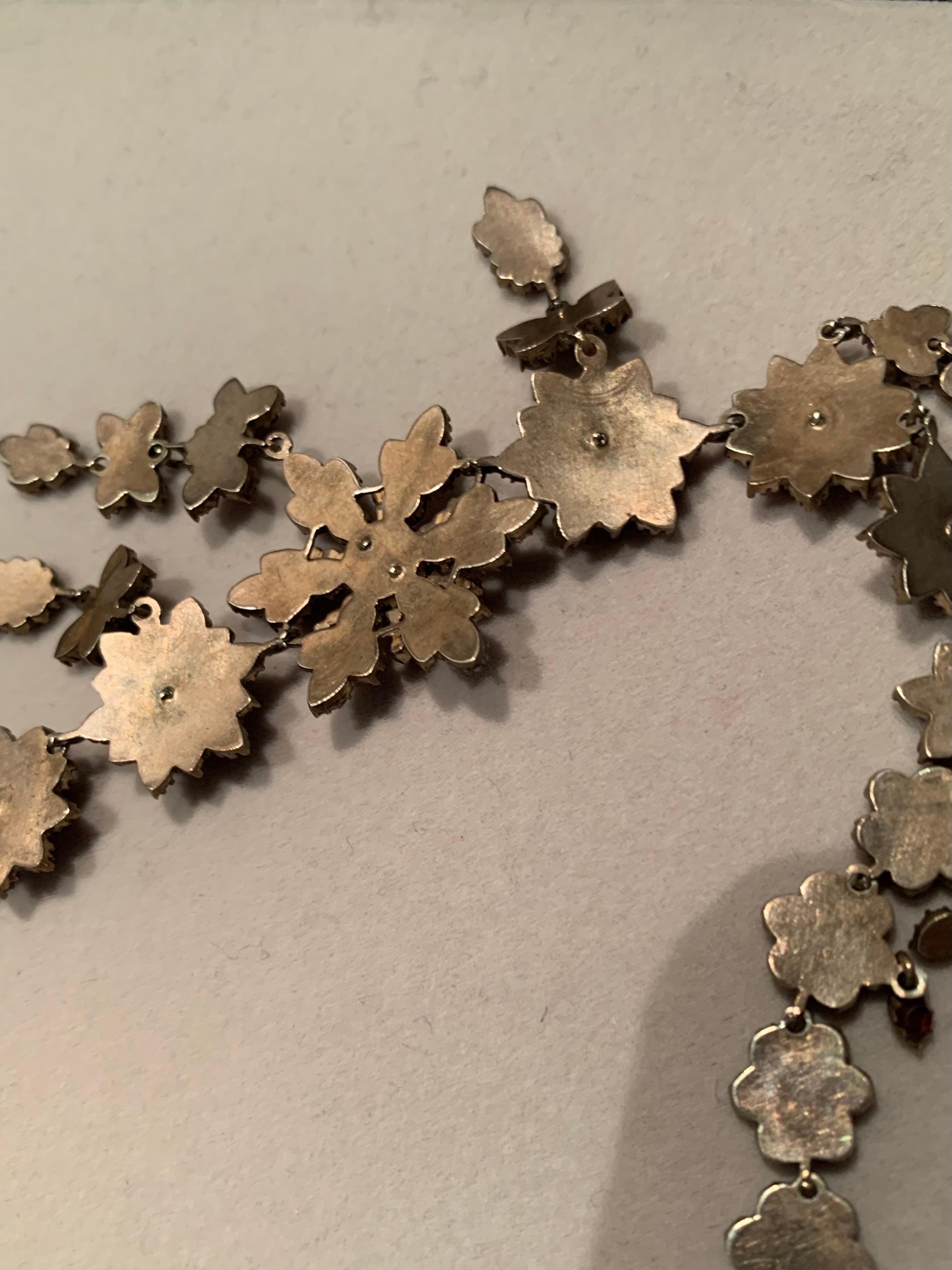 Antique Bohemian Garnet Flowers Stars Butterflies Leaves Necklace Silver Guilt In Good Condition For Sale In Munich, Bavaria
